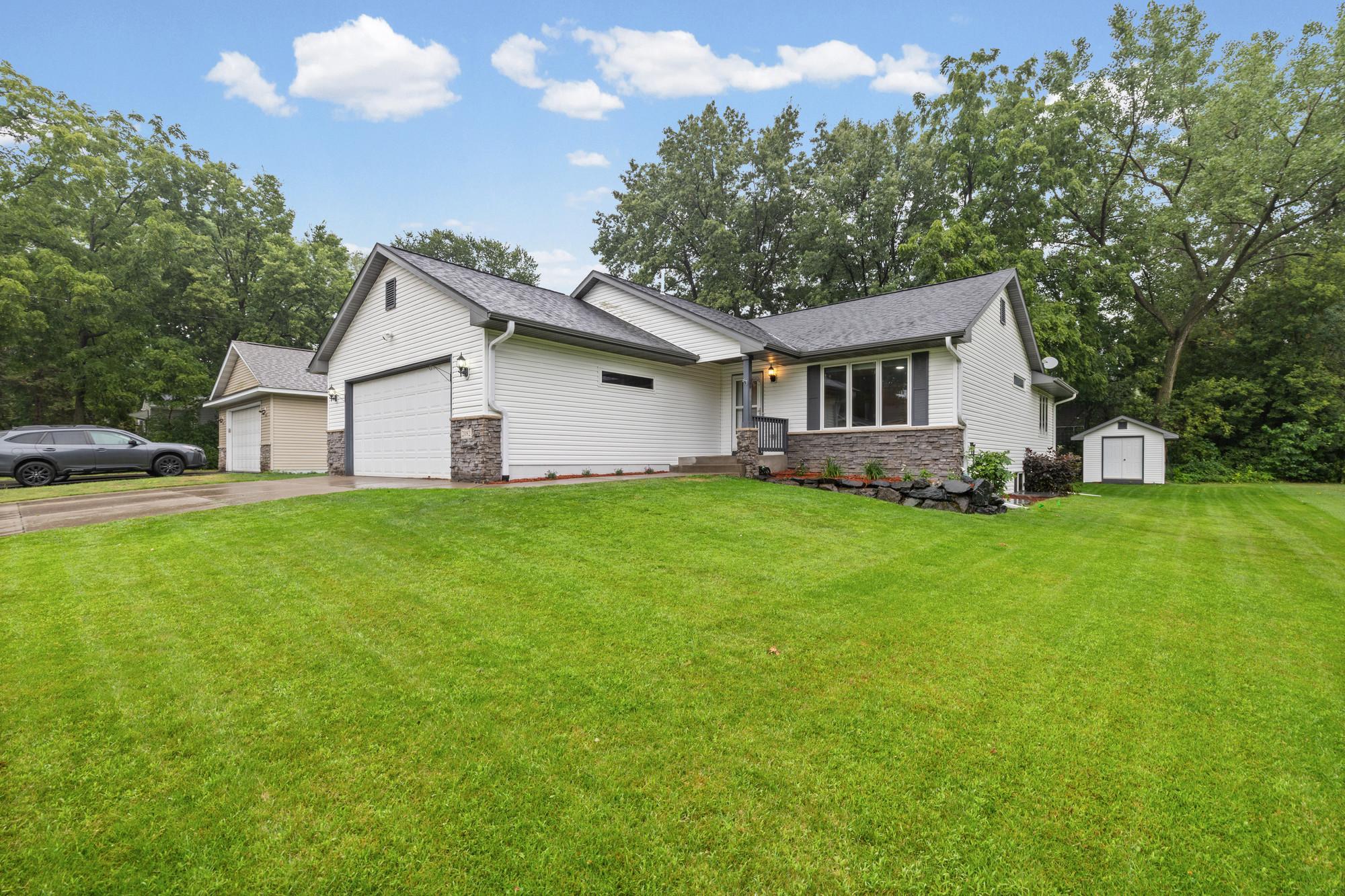 2082 Cowern Place E Property Photo 27