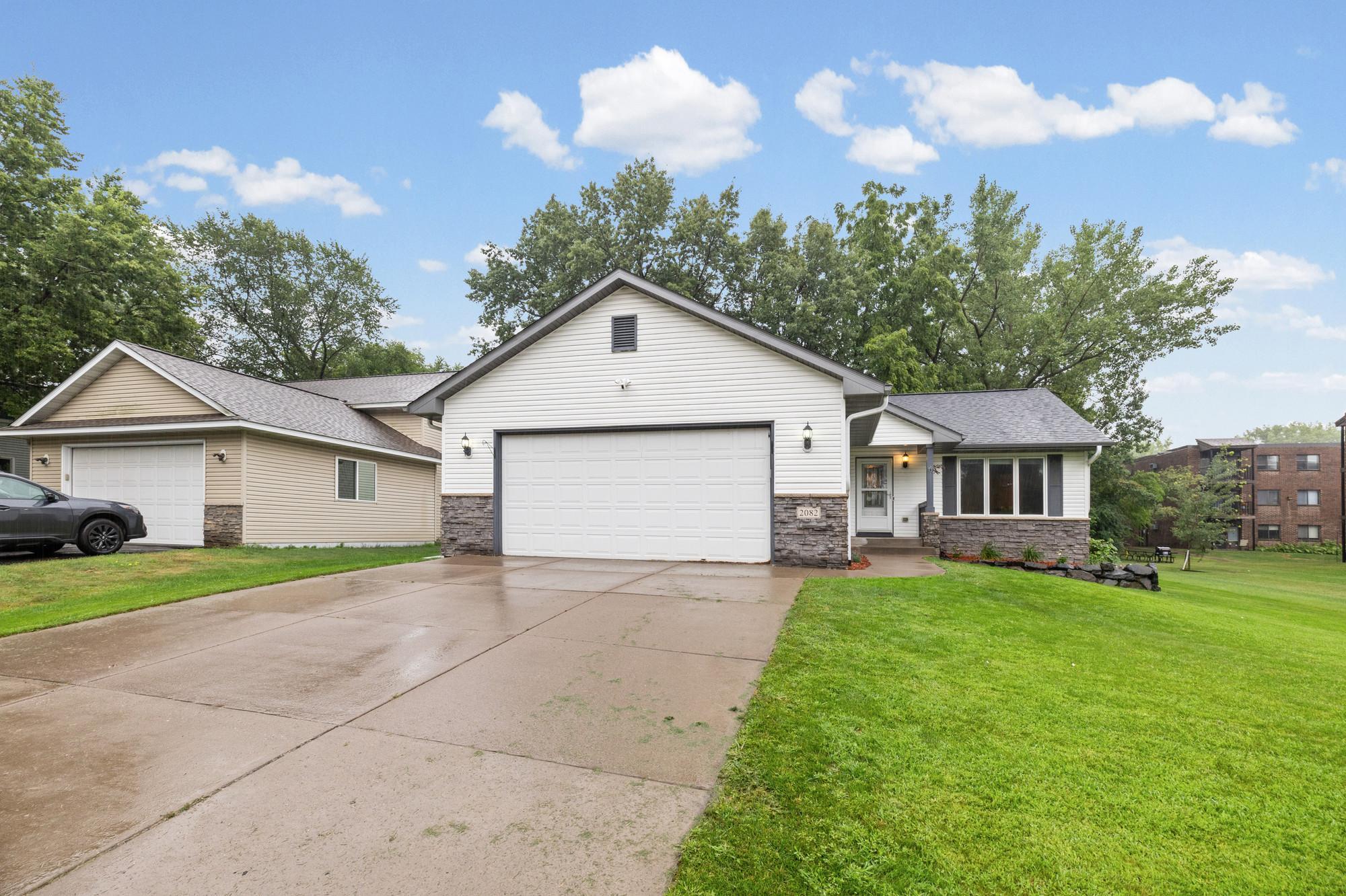 2082 Cowern Place E Property Photo 28