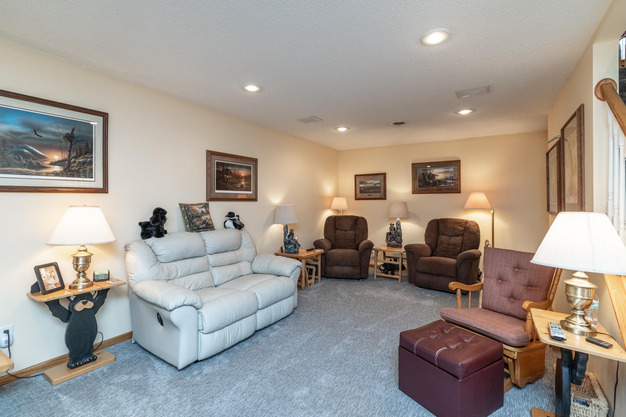 15053 Dutchman Way Property Photo 4