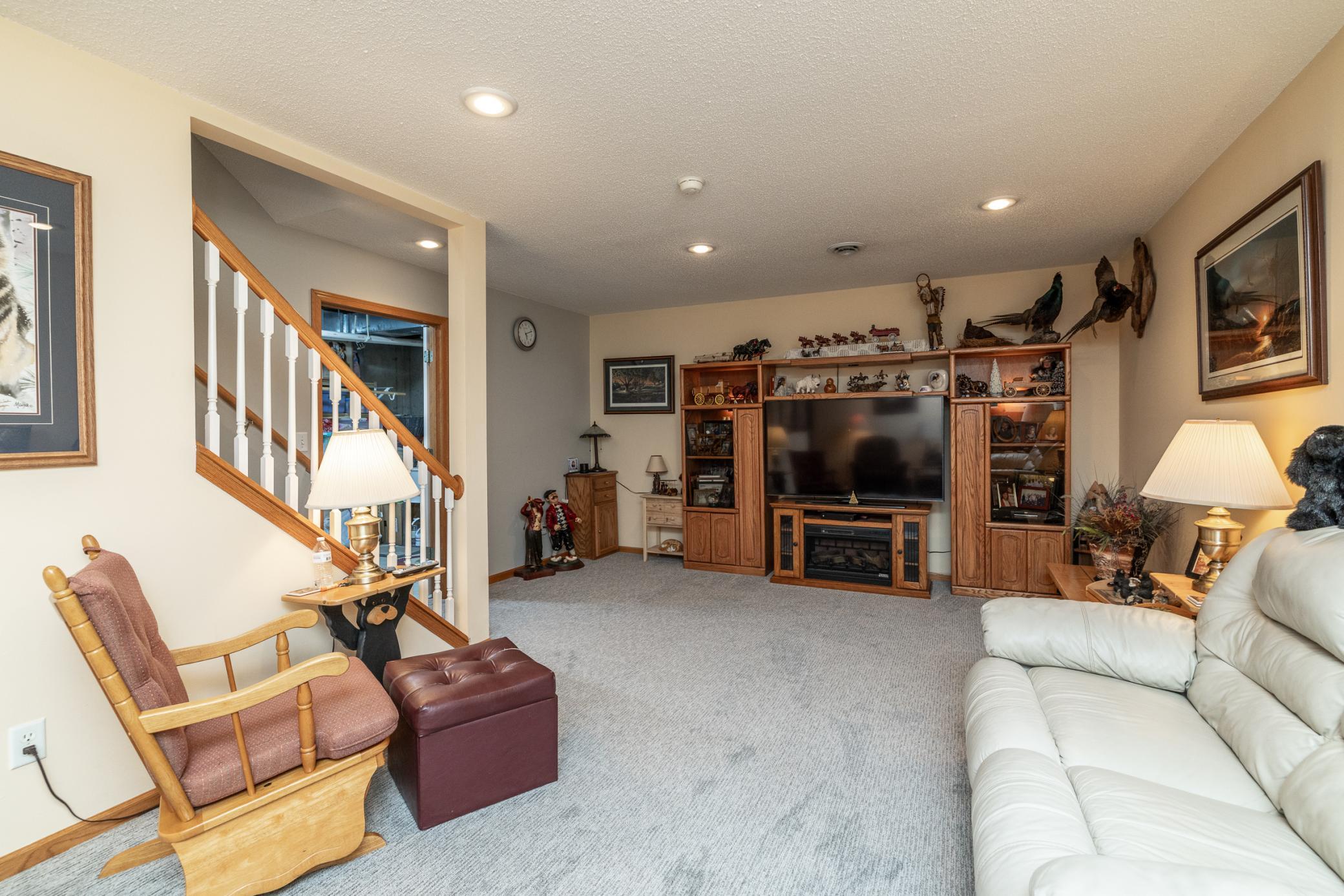 15053 Dutchman Way Property Photo 5