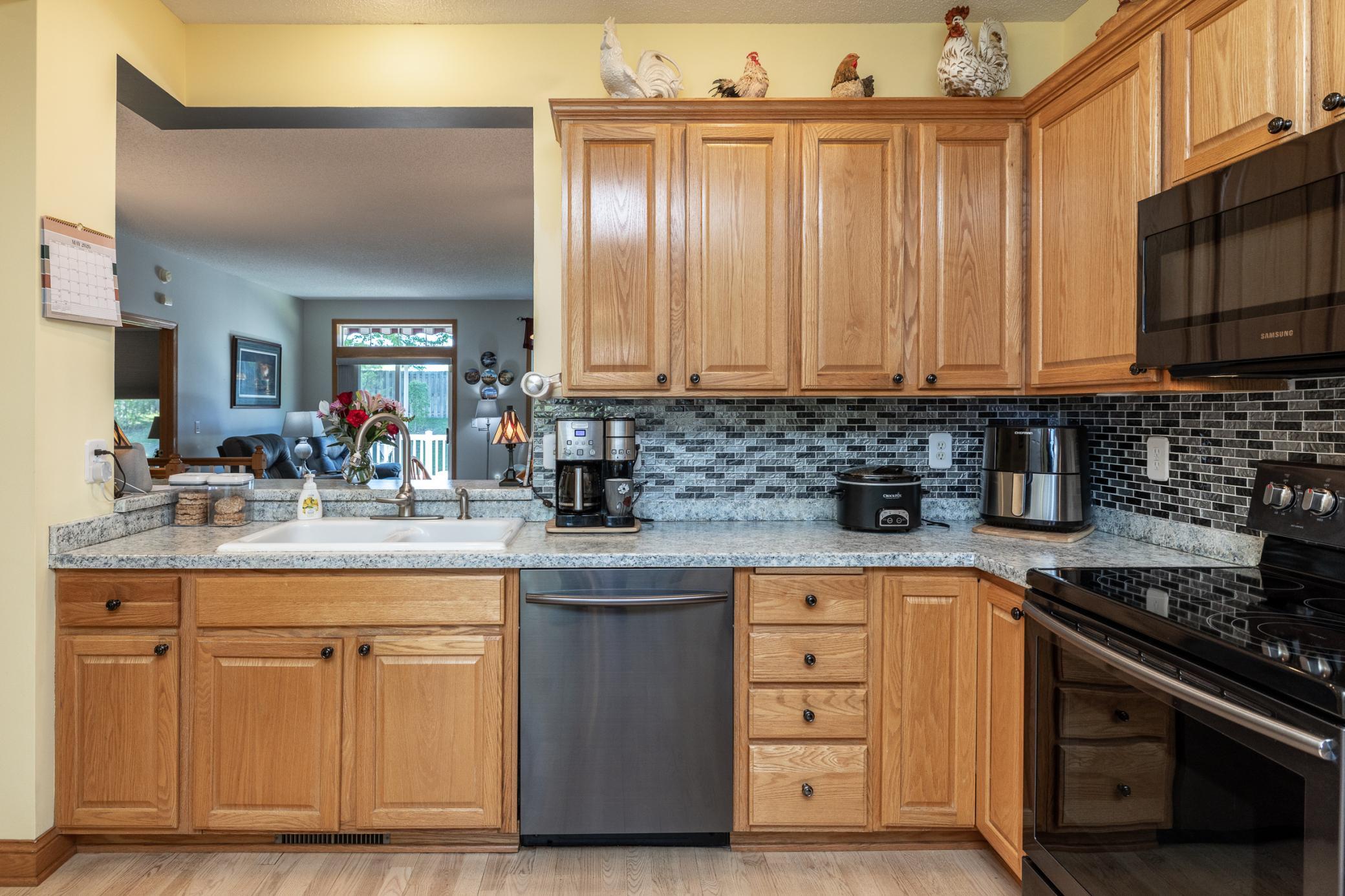 15053 Dutchman Way Property Photo 9
