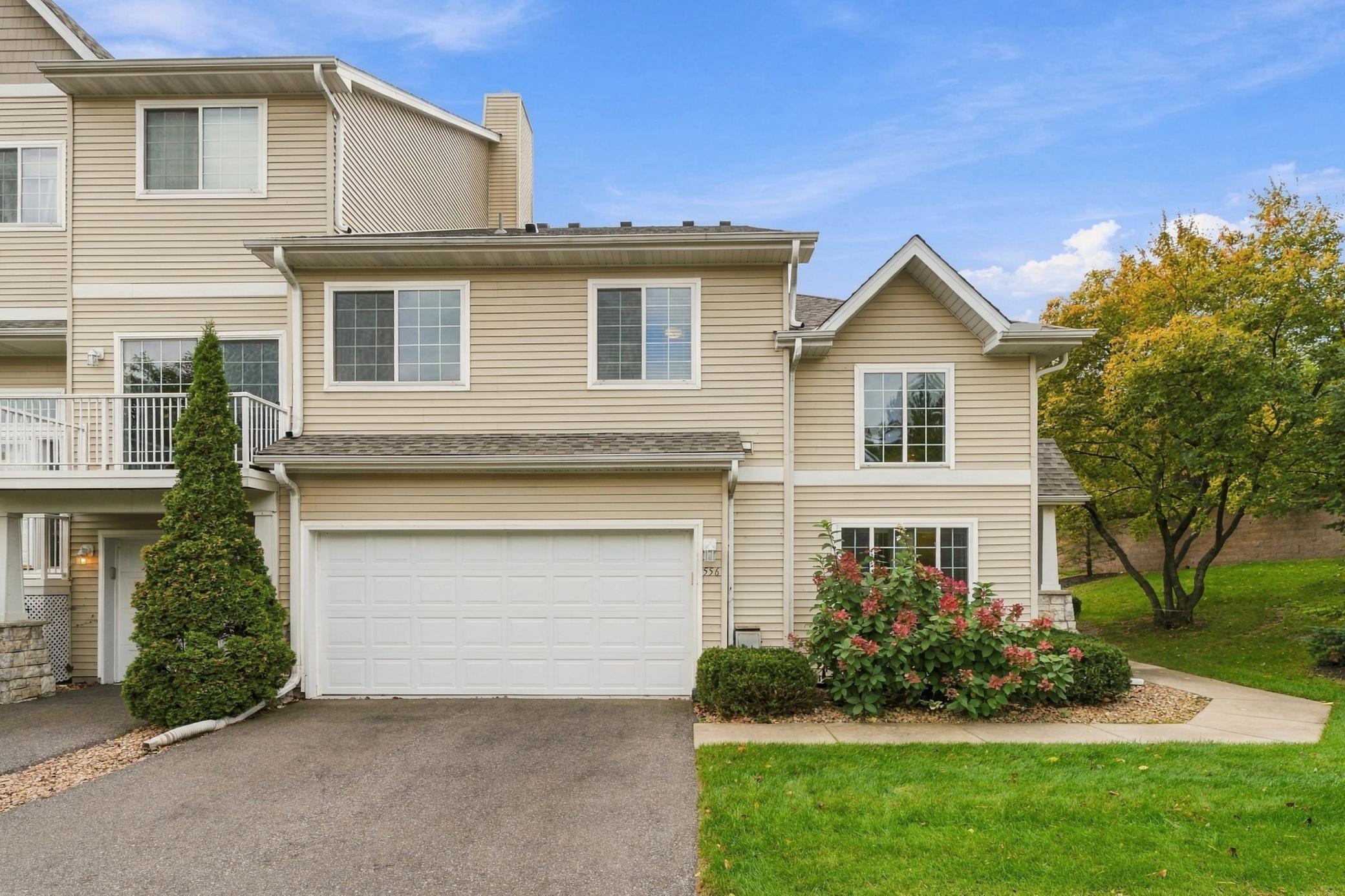 556 Willoughby Way W Property Photo 1