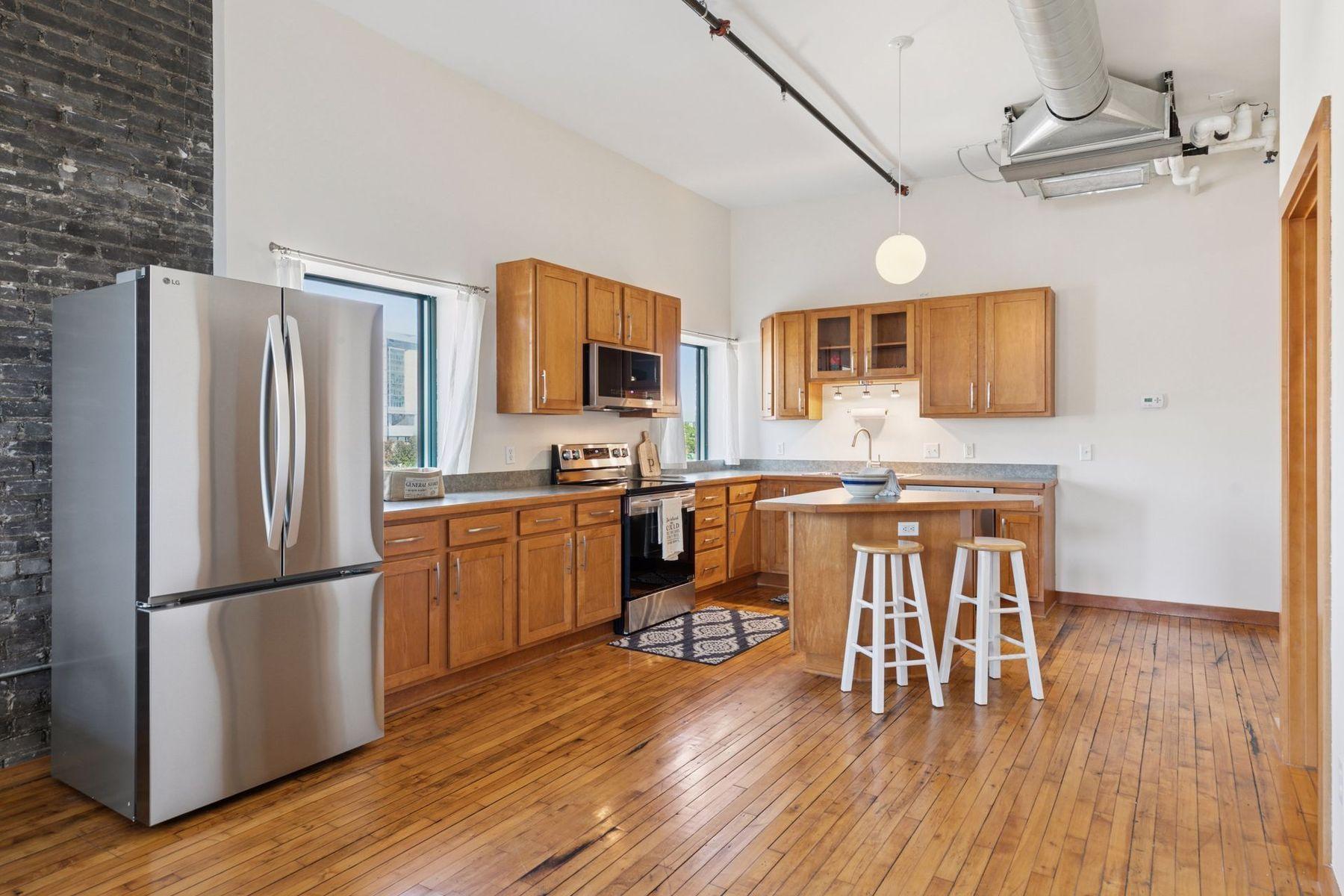 523 Jackson Street 302 Property Photo 6