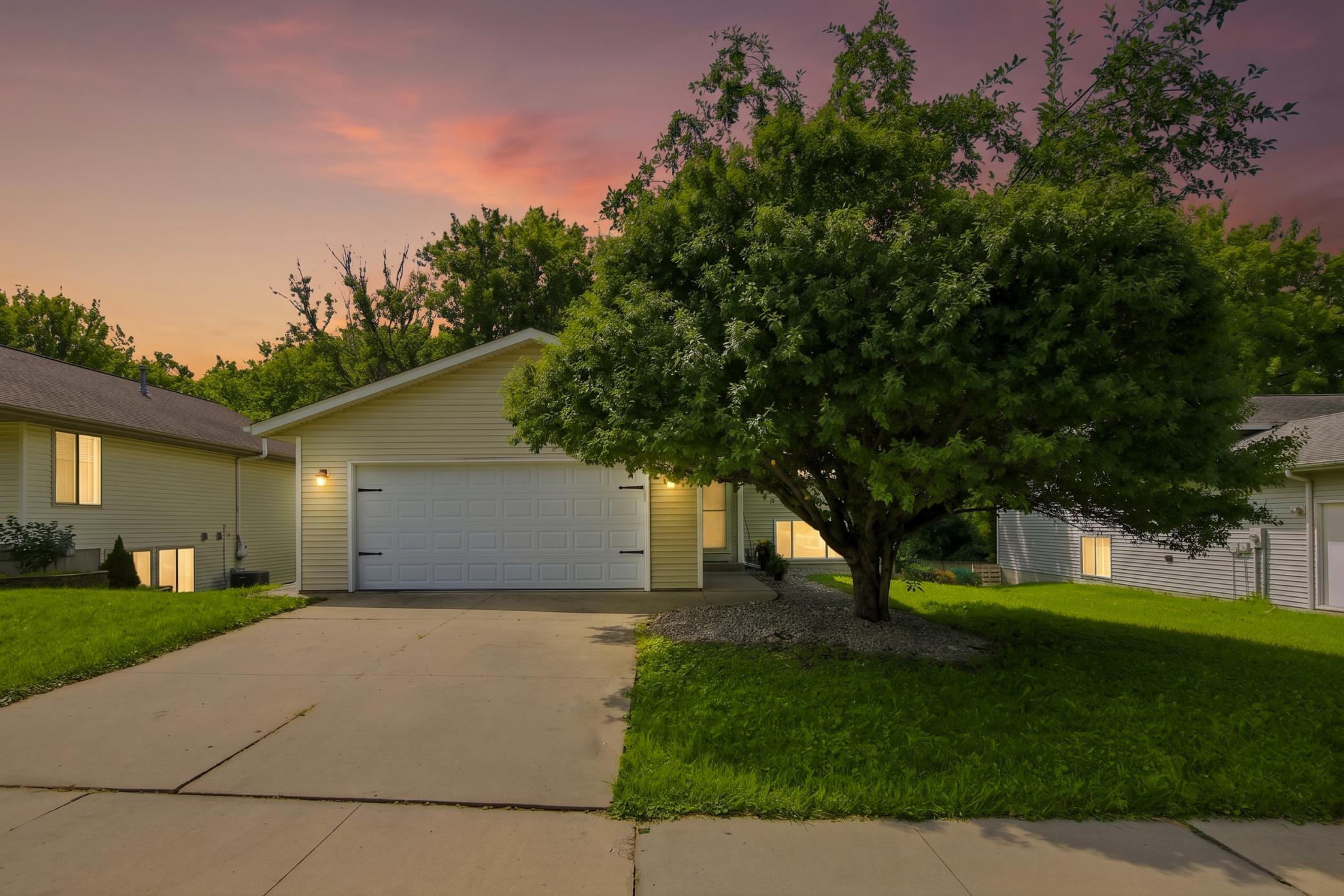 3814 Strathmore Lane SE Property Photo 1