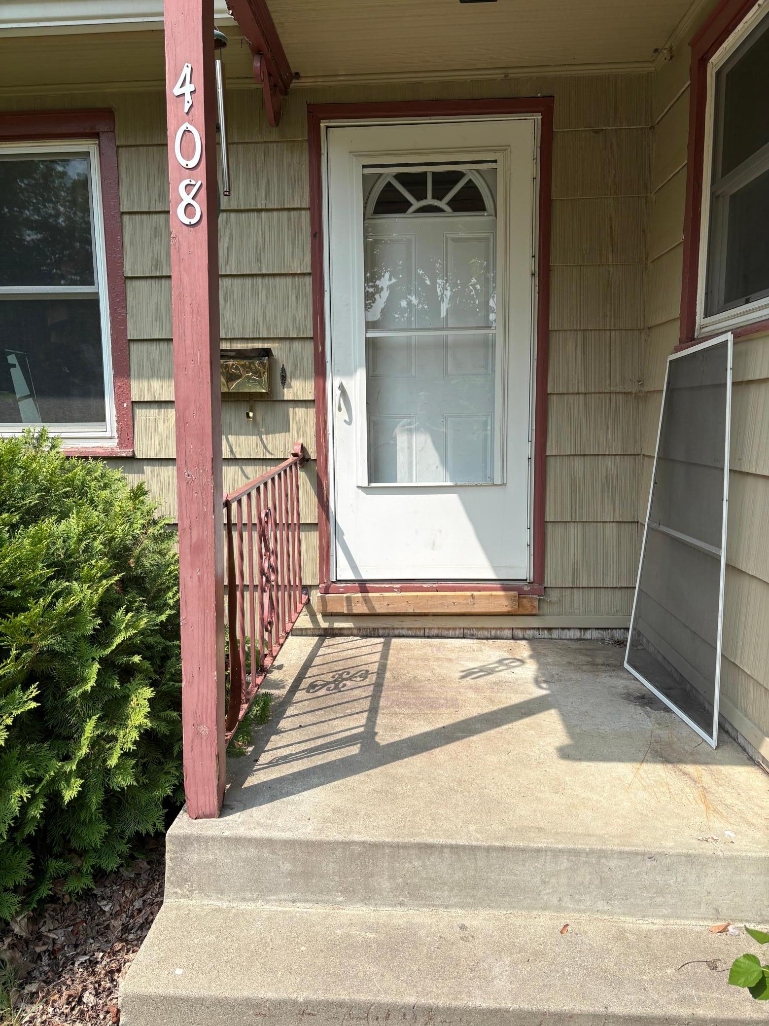 408 Southview Dr Property Photo 2