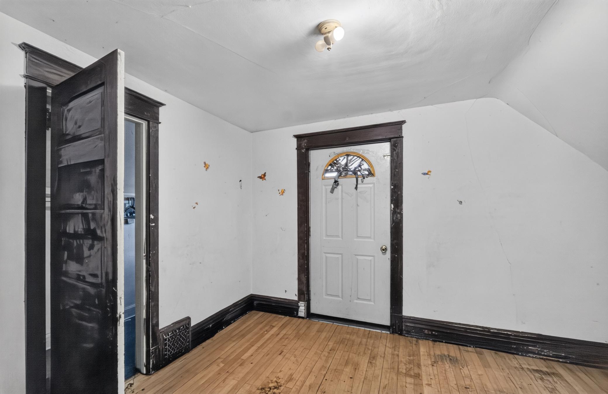 2317 W 4th Street Property Photo 2