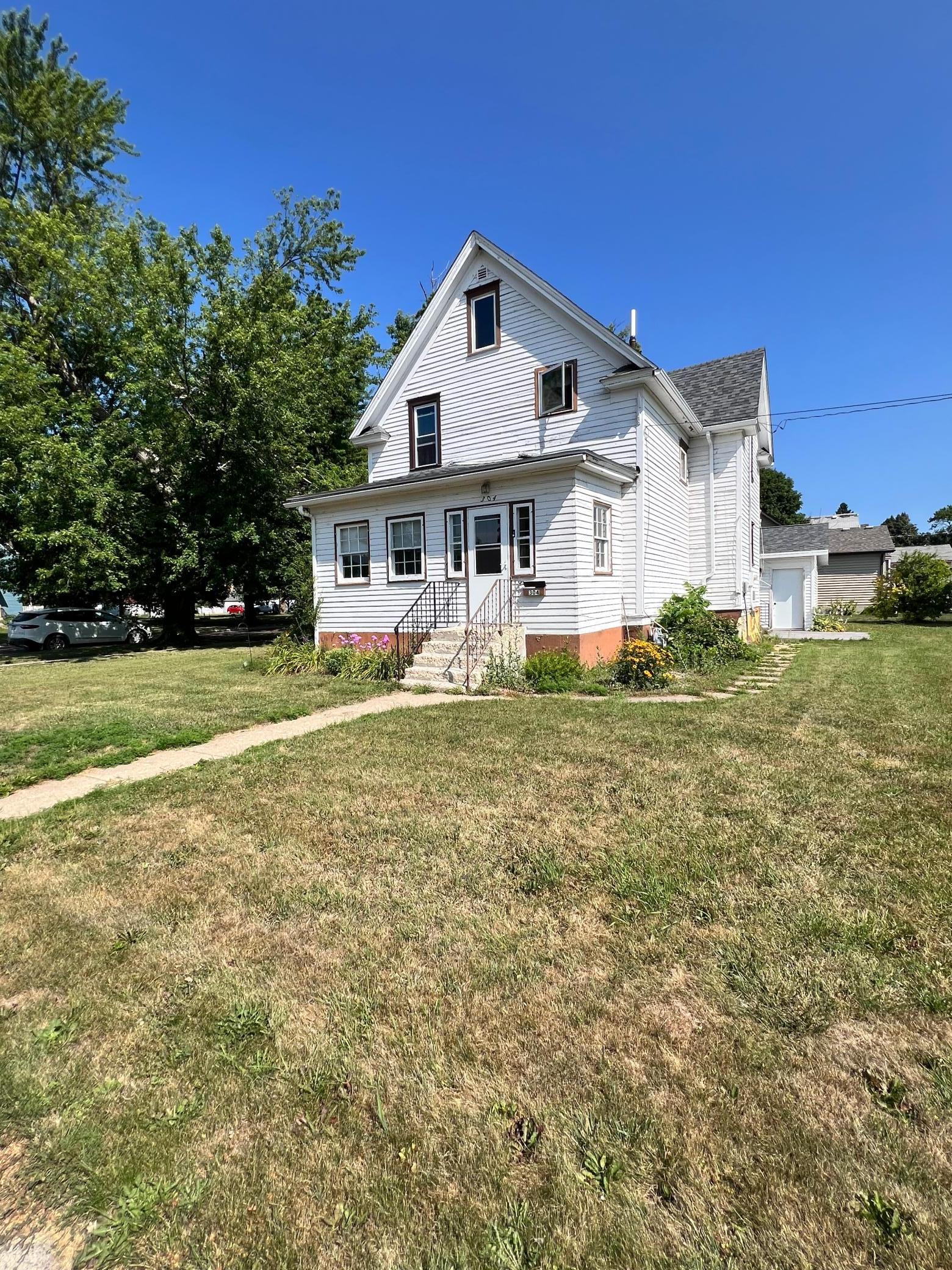 304 E 4th Street Property Photo 1