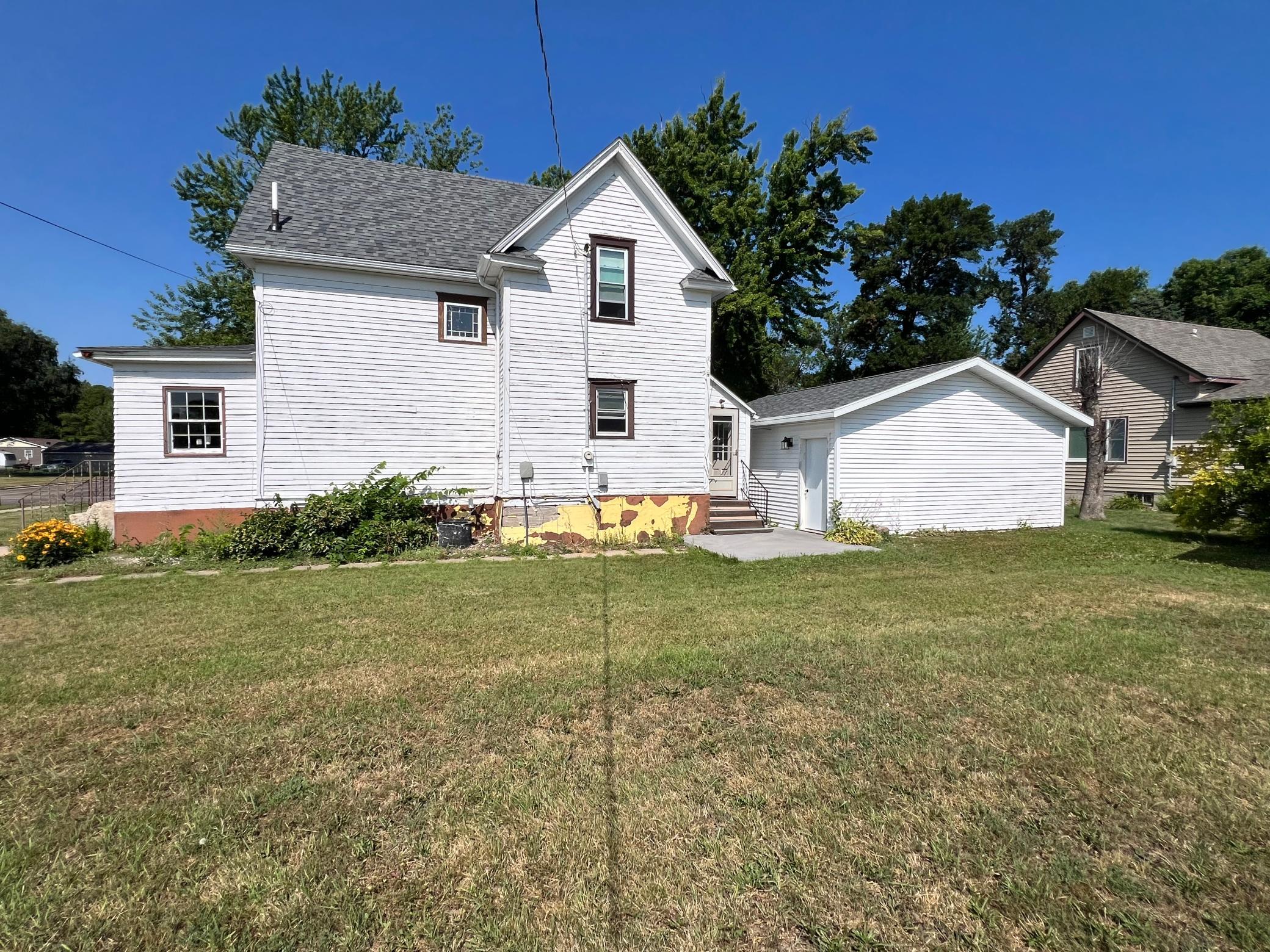 304 E 4th Street Property Photo 4