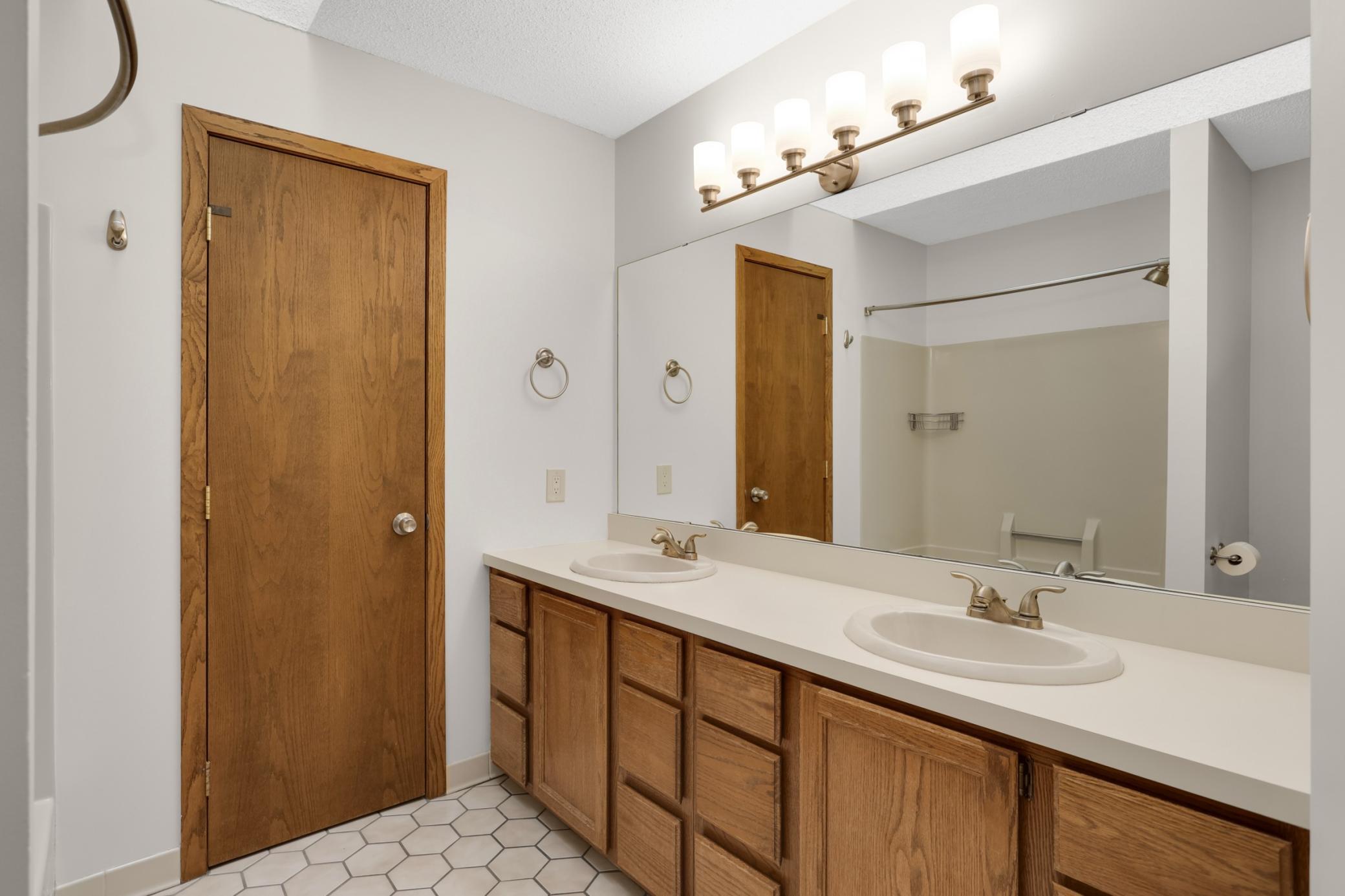 2064 Pin Oak Drive Property Photo 19