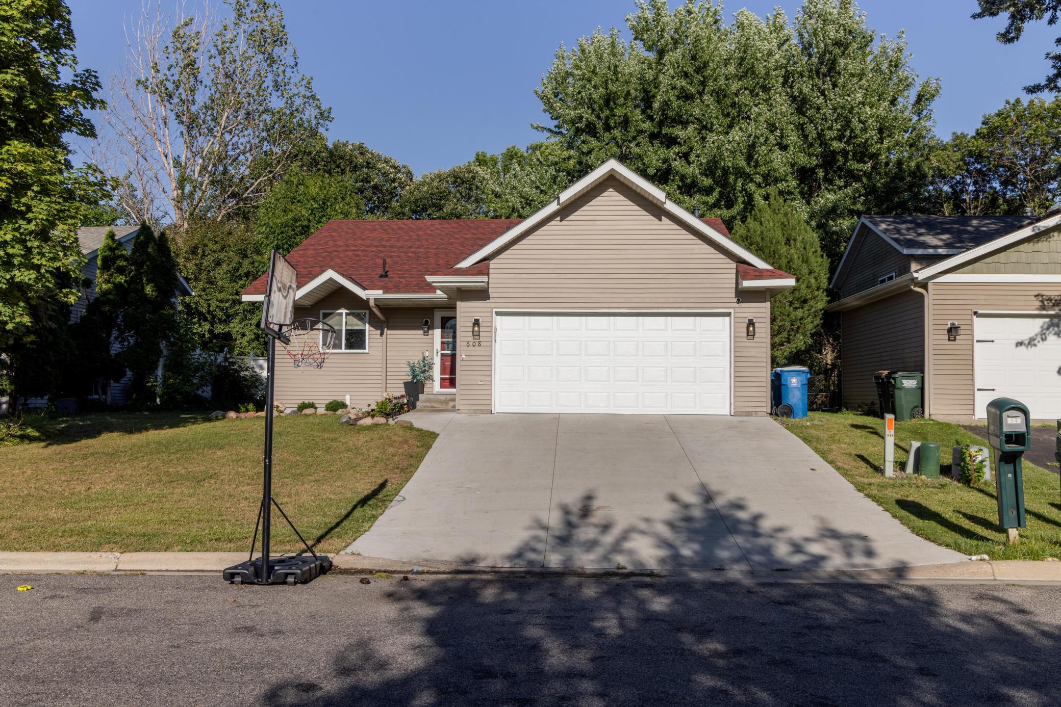 608 5th Avenue S Property Photo 1