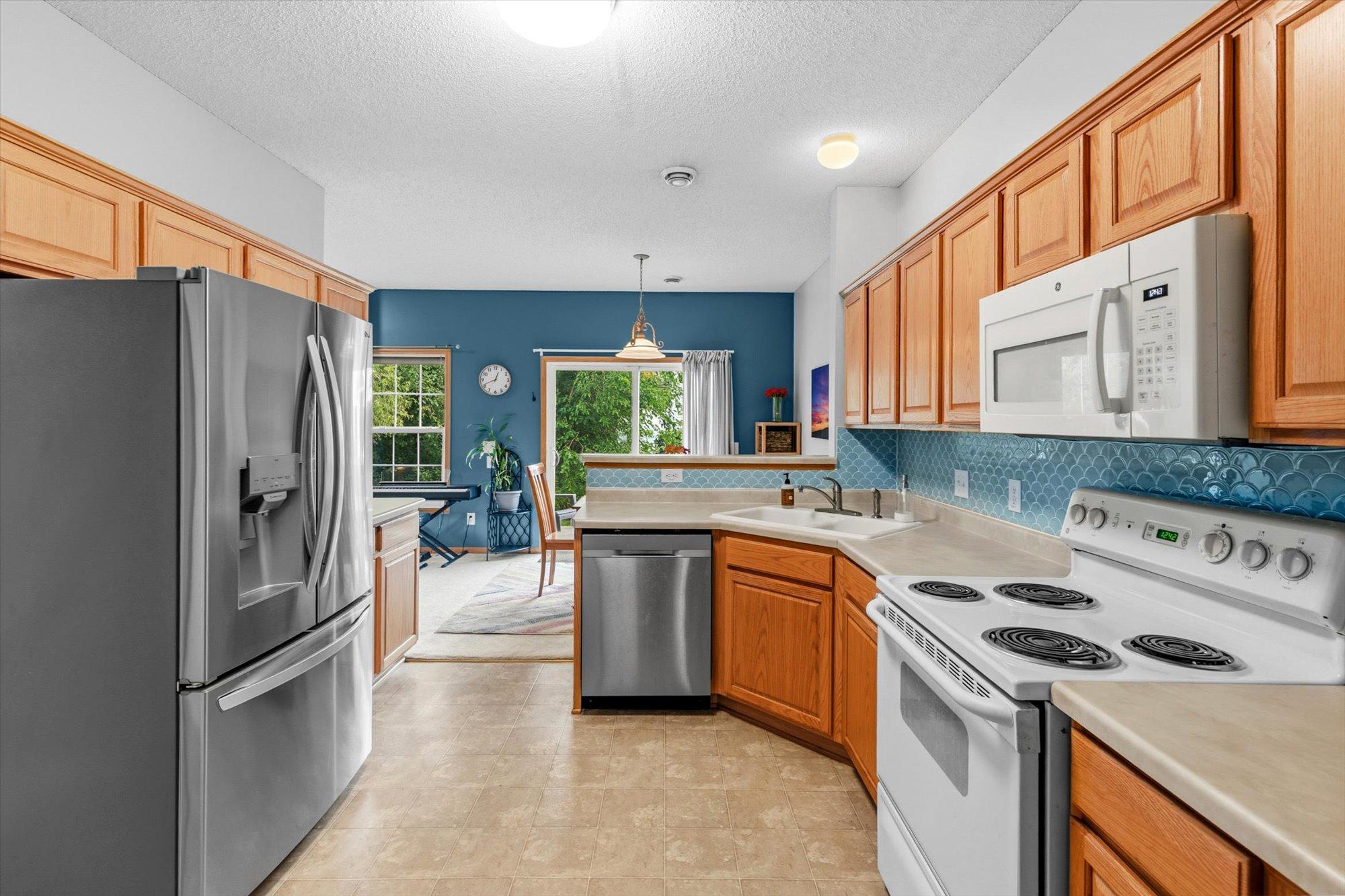 906 Village Parkway Property Photo 7