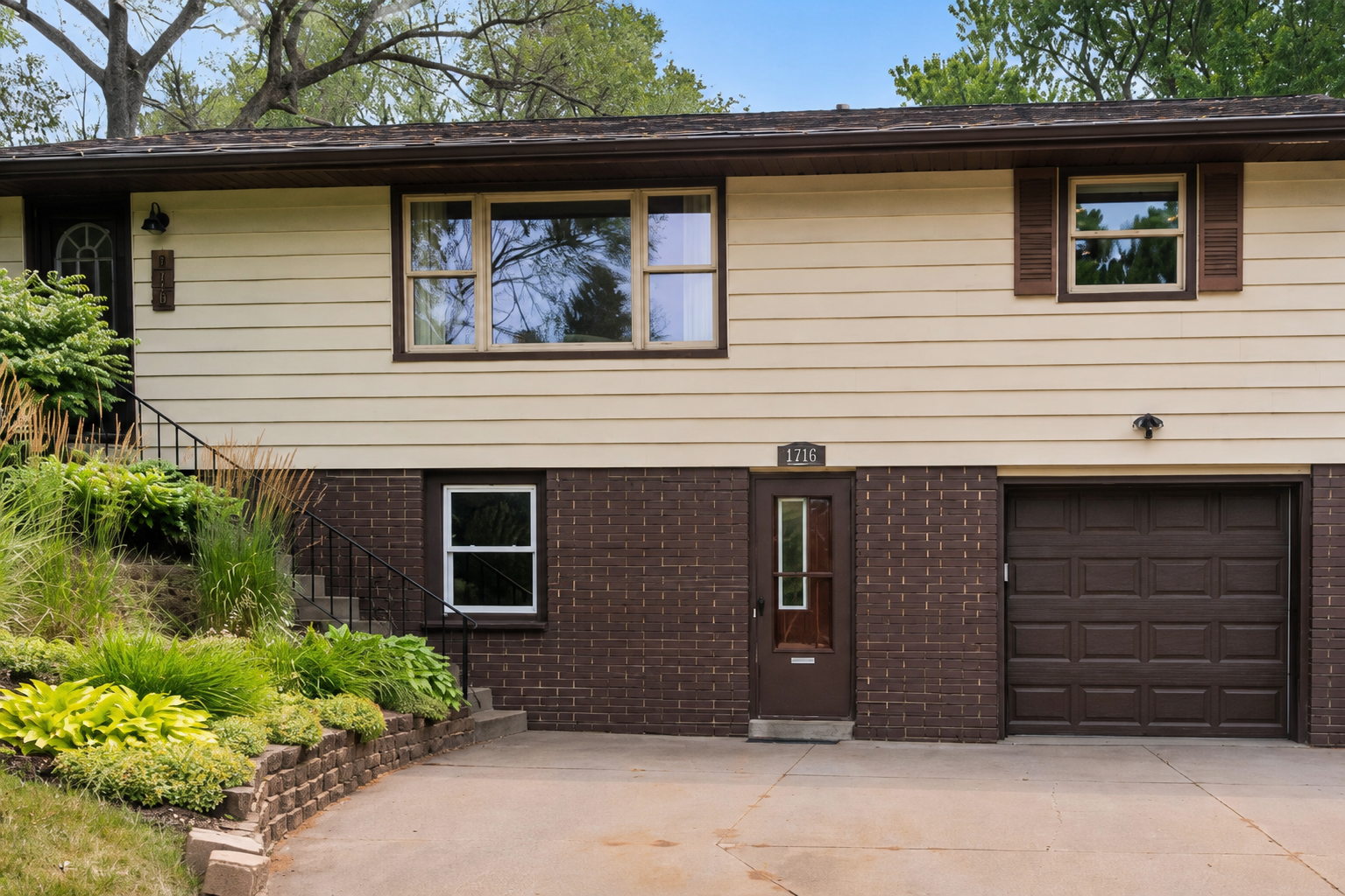 1716 County Road C E Property Photo 32