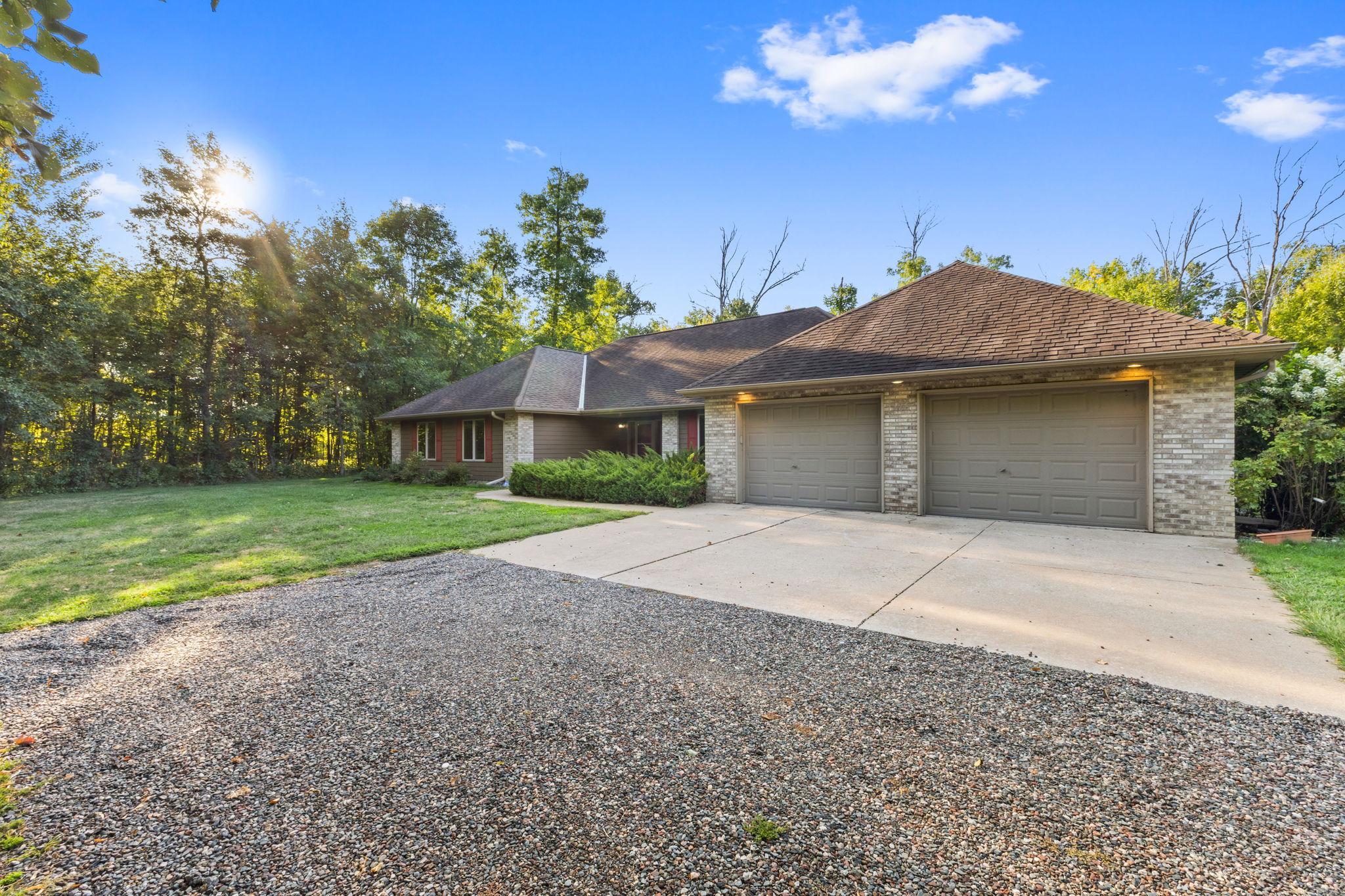7995 Trappers Turn Property Photo 2