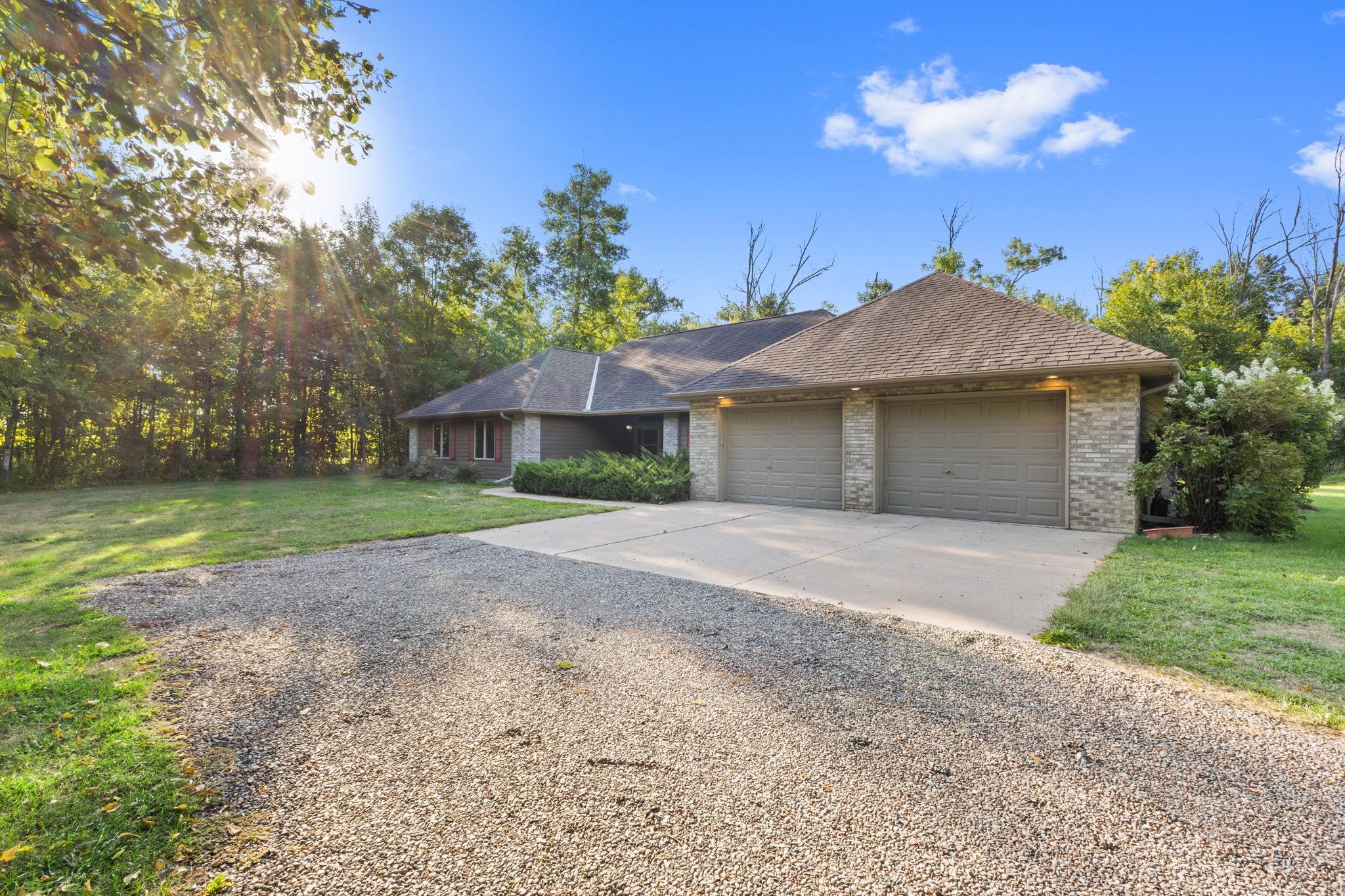 7995 Trappers Turn Property Photo 4