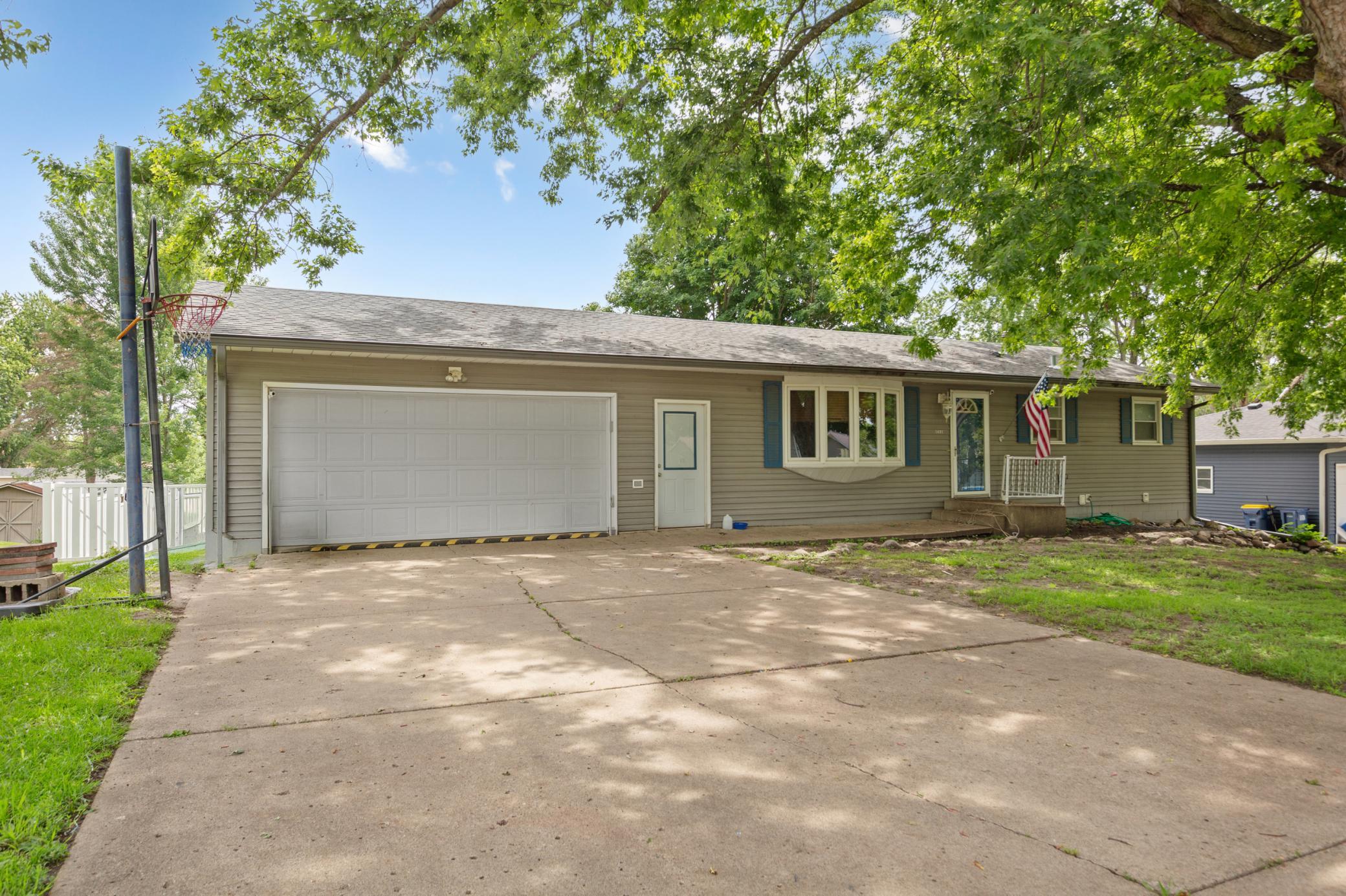 1401 Summer Lane