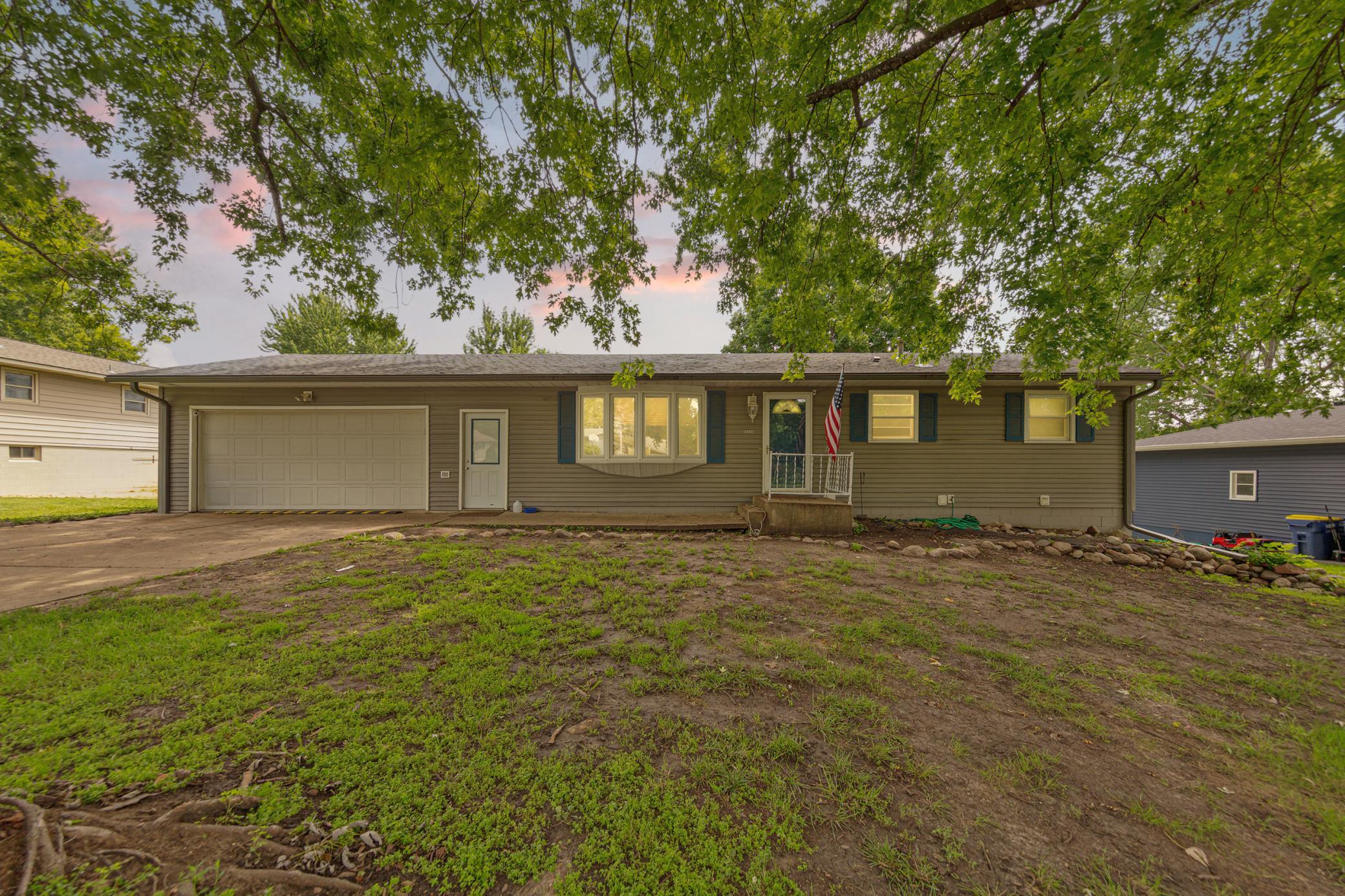 1401 Summer Lane Property Photo 2