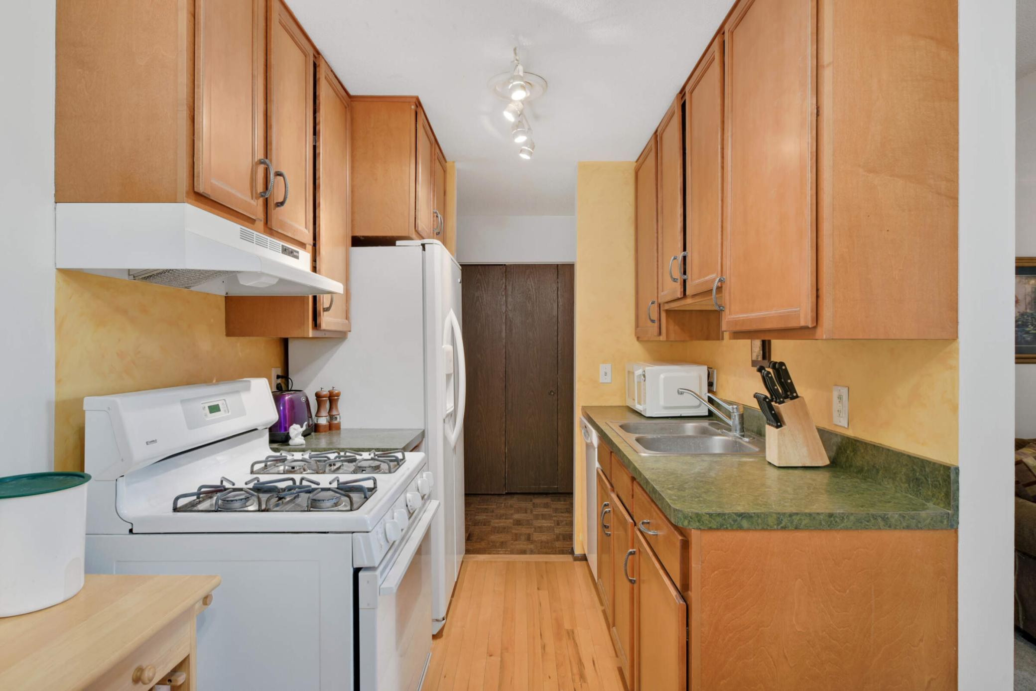 4201 Lakeside Avenue N 113 Property Photo 3