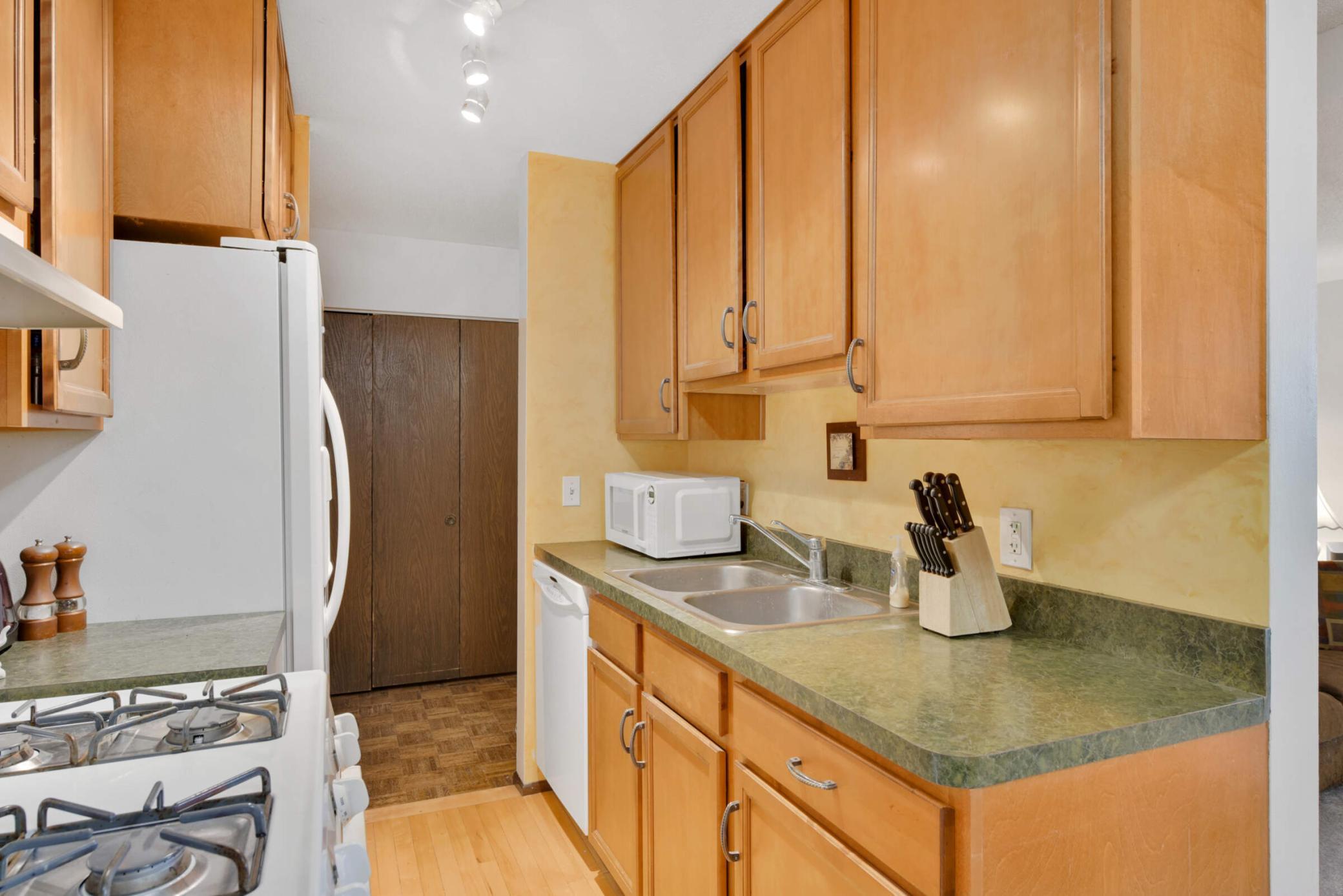 4201 Lakeside Avenue N 113 Property Photo 15