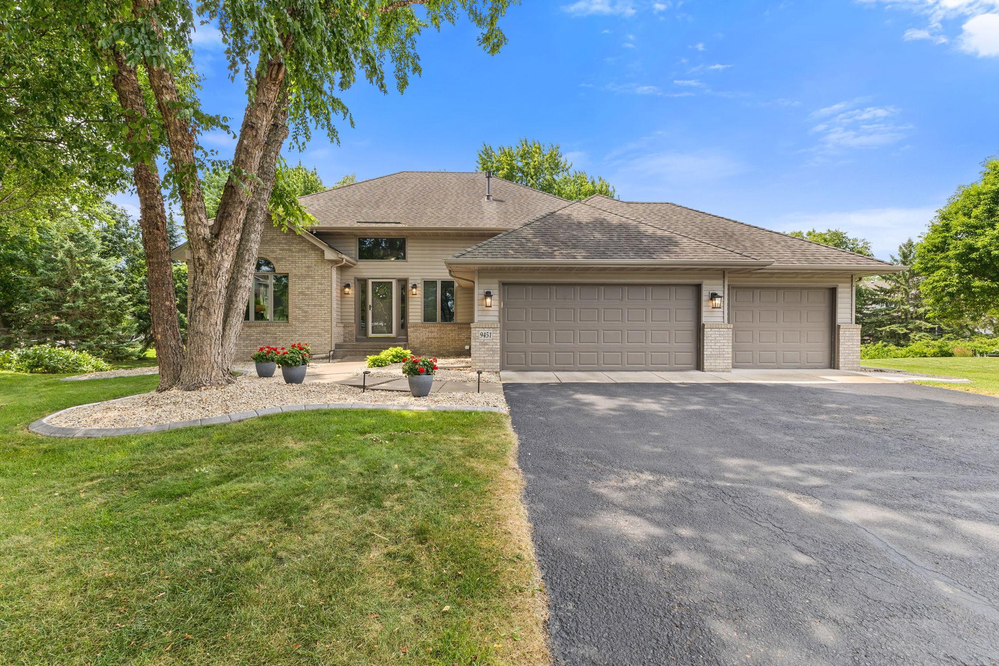 9451 White Oaks Trail N Property Photo 1