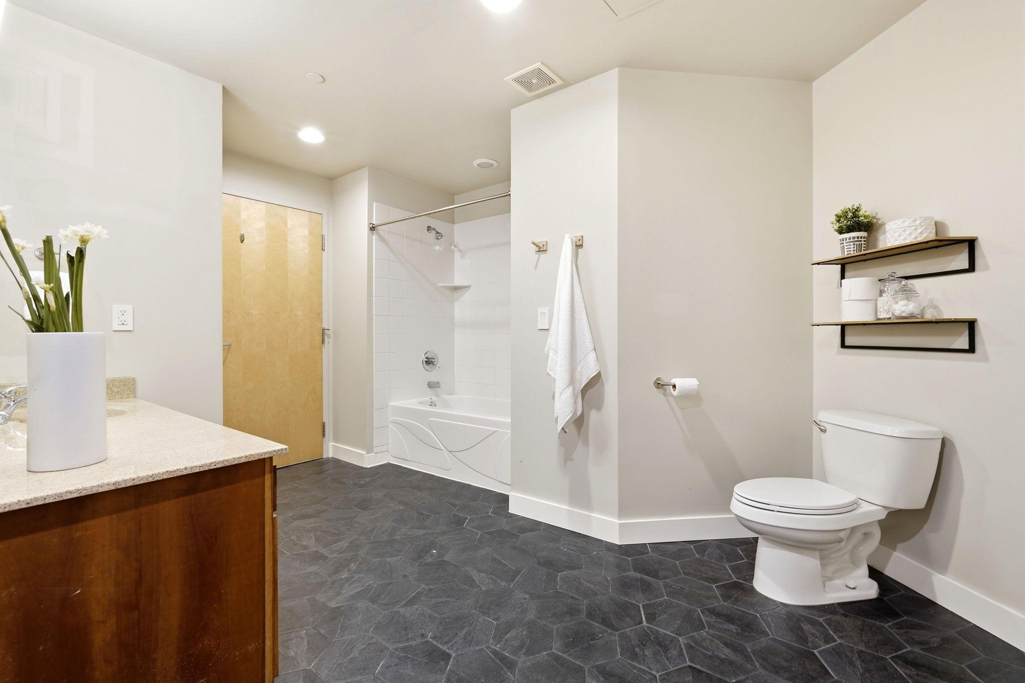 1901 E Hennepin Avenue 104 Property Photo 13