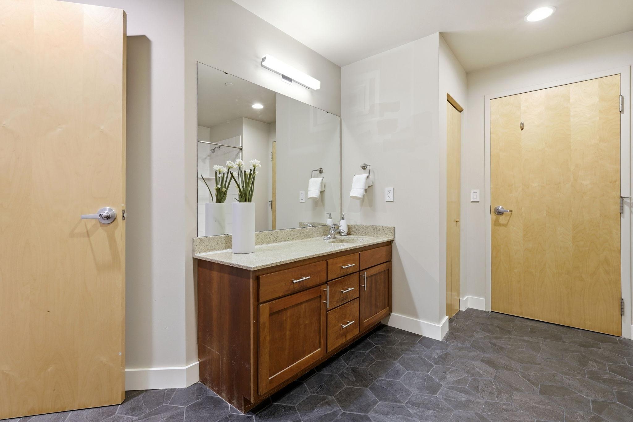 1901 E Hennepin Avenue 104 Property Photo 15