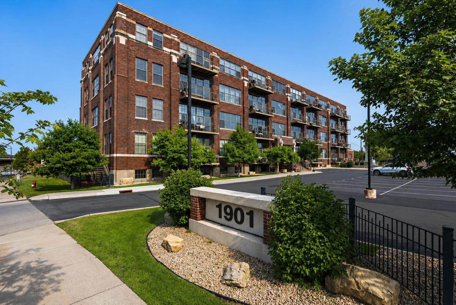 1901 E Hennepin Avenue 104 Property Photo 31