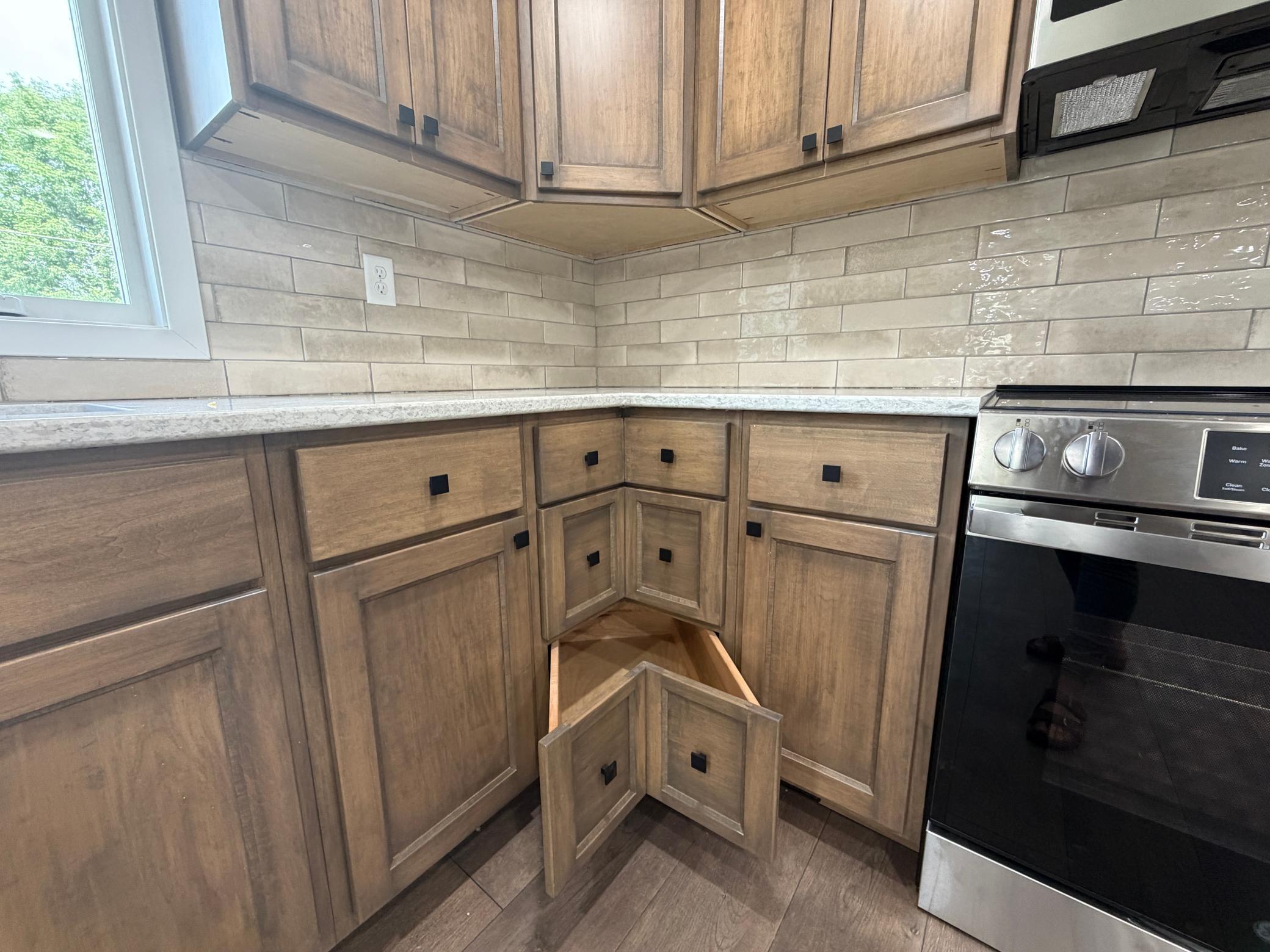 431 8th Street W Property Photo 6
