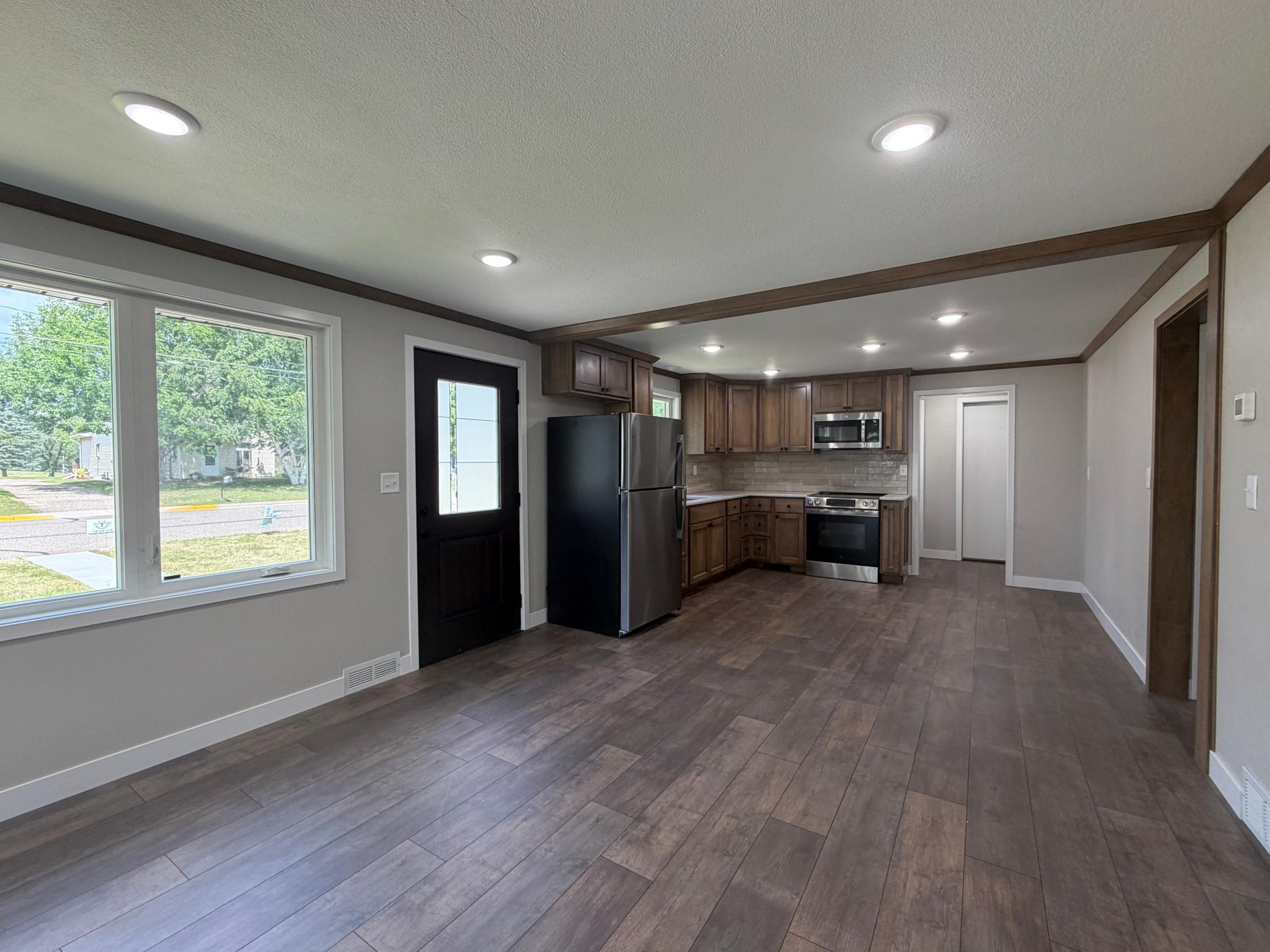 431 8th Street W Property Photo 8