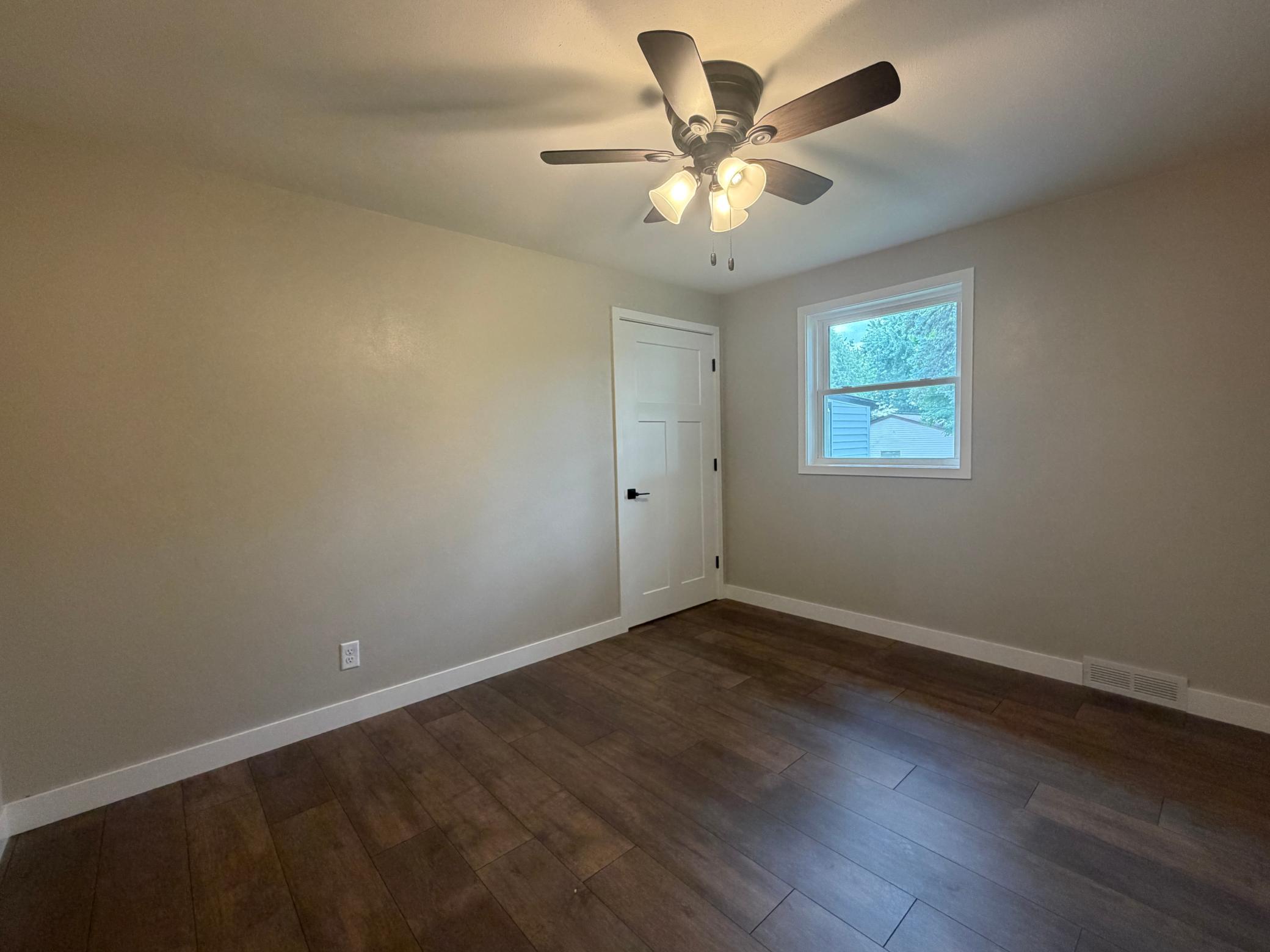 431 8th Street W Property Photo 10
