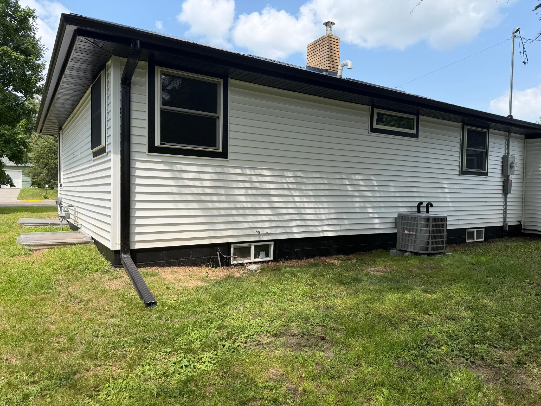 431 8th Street W Property Photo 25