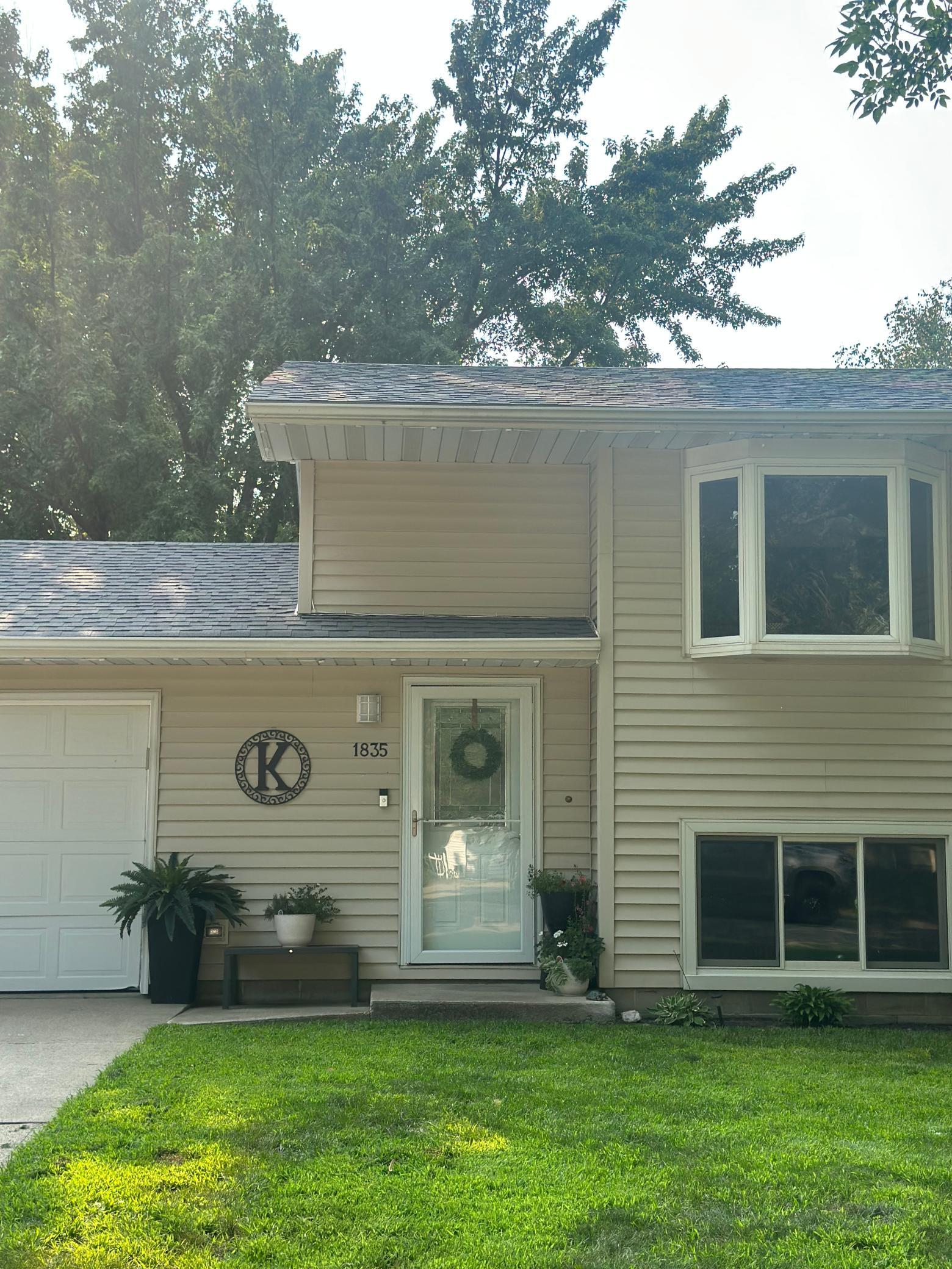 1835 Bayview Drive Property Photo 2