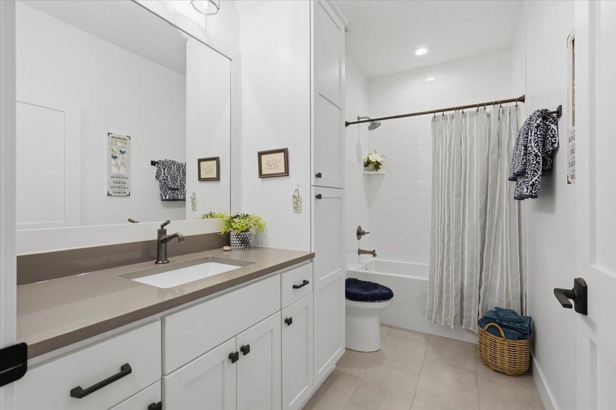 2302 Simply Living Lane Property Photo 13