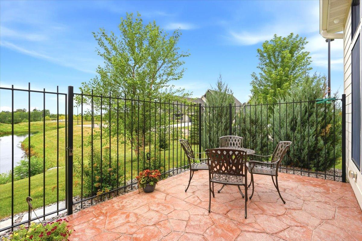 2302 Simply Living Lane Property Photo 16