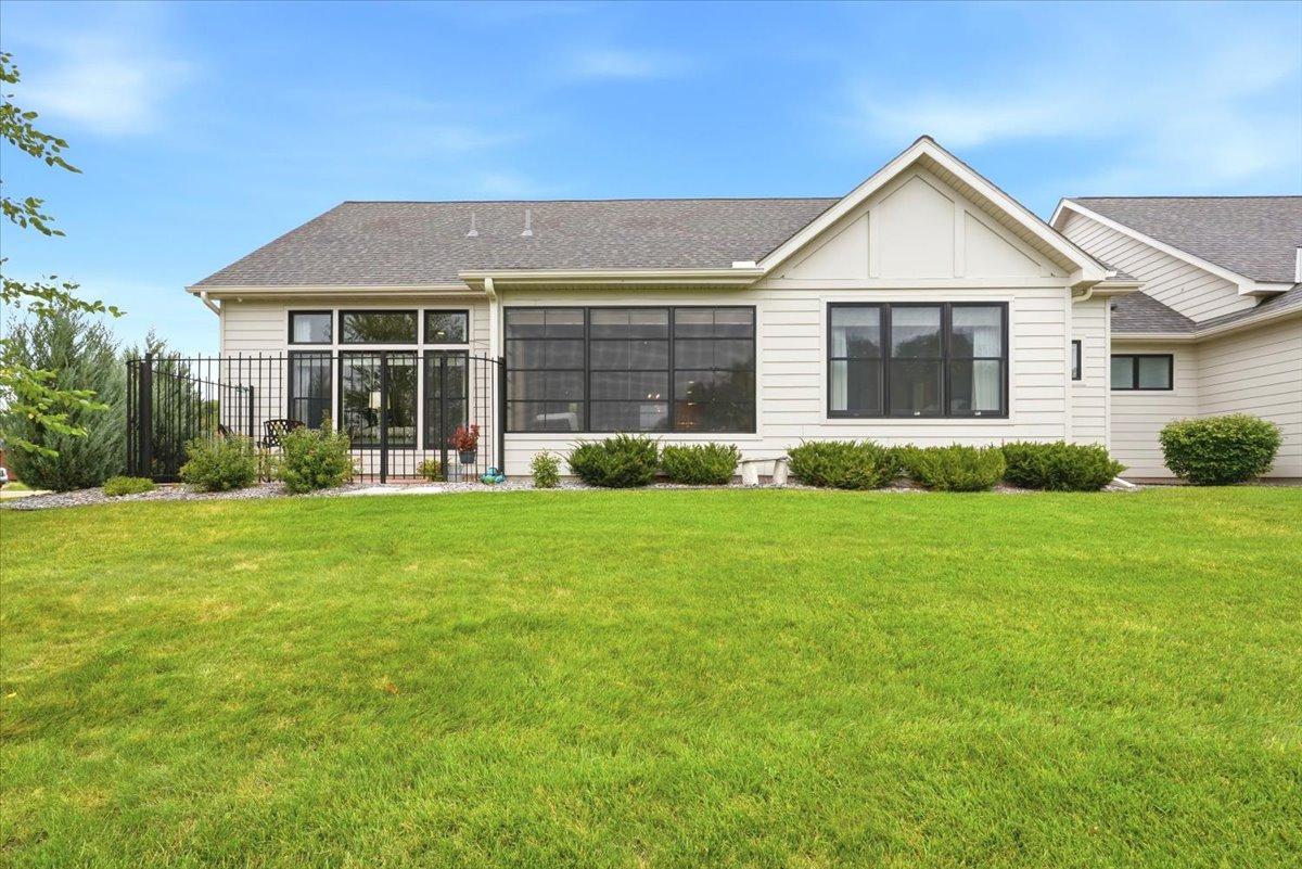 2302 Simply Living Lane Property Photo 17