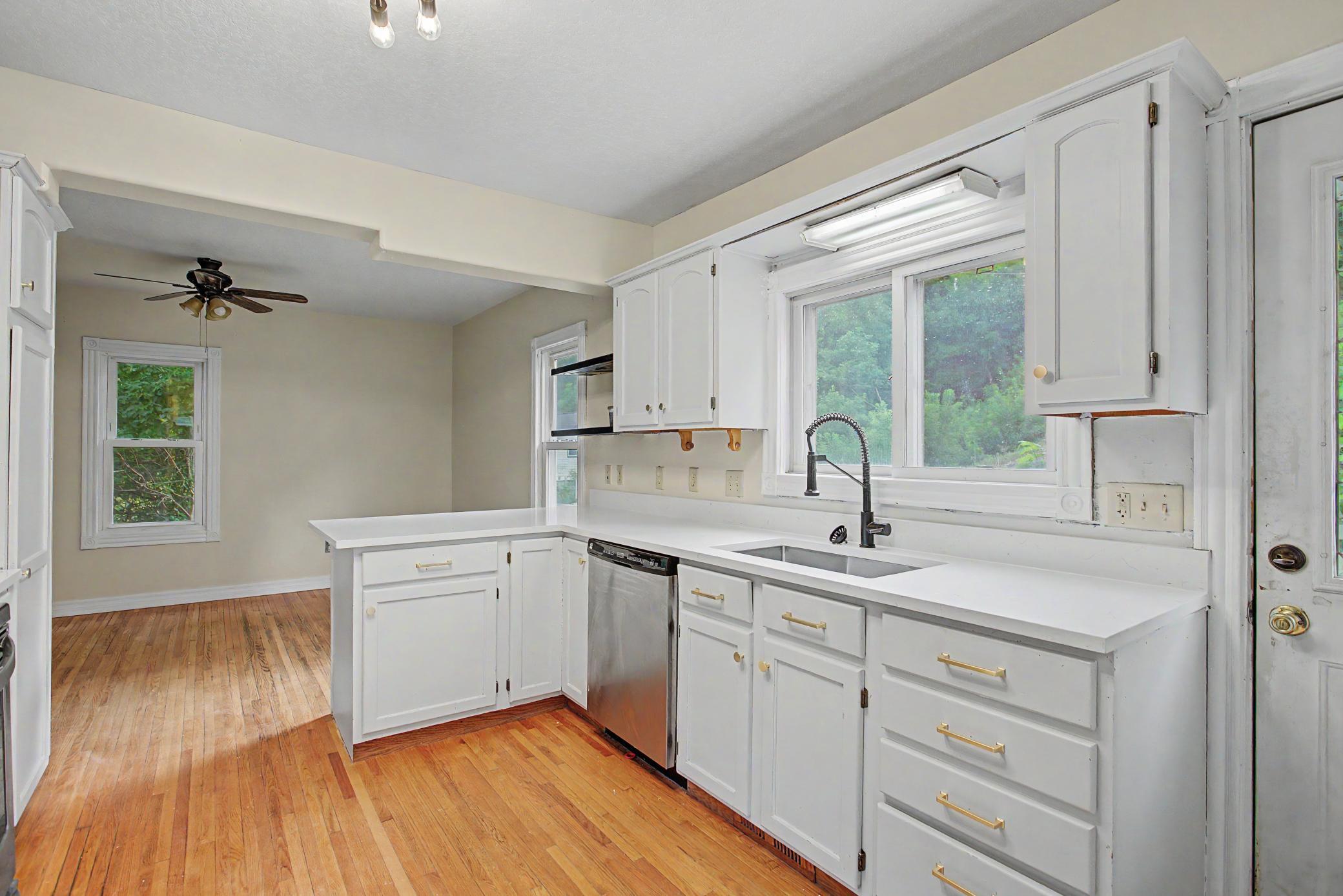 S220 Glade Avenue Property Photo 17