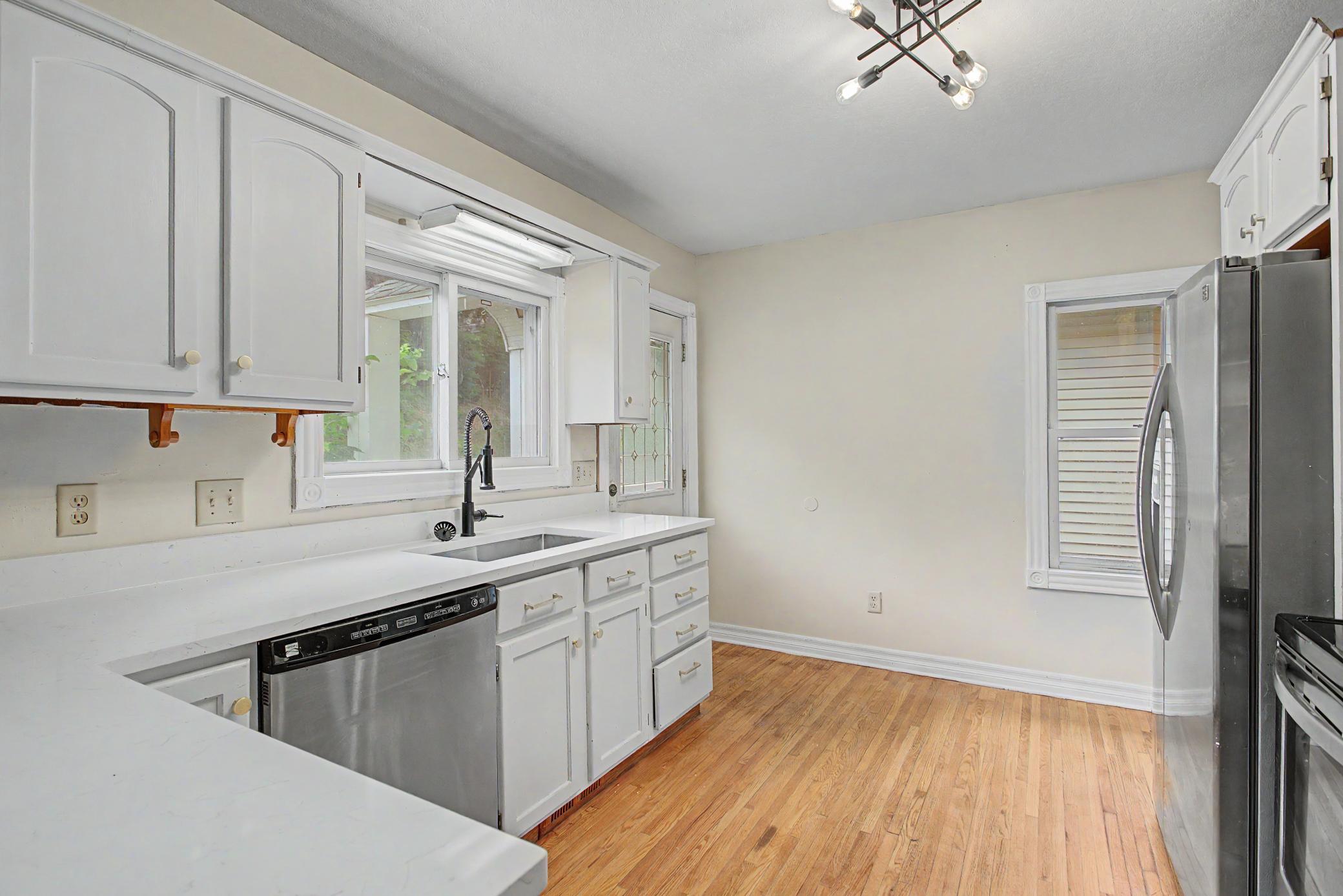 S220 Glade Avenue Property Photo 18