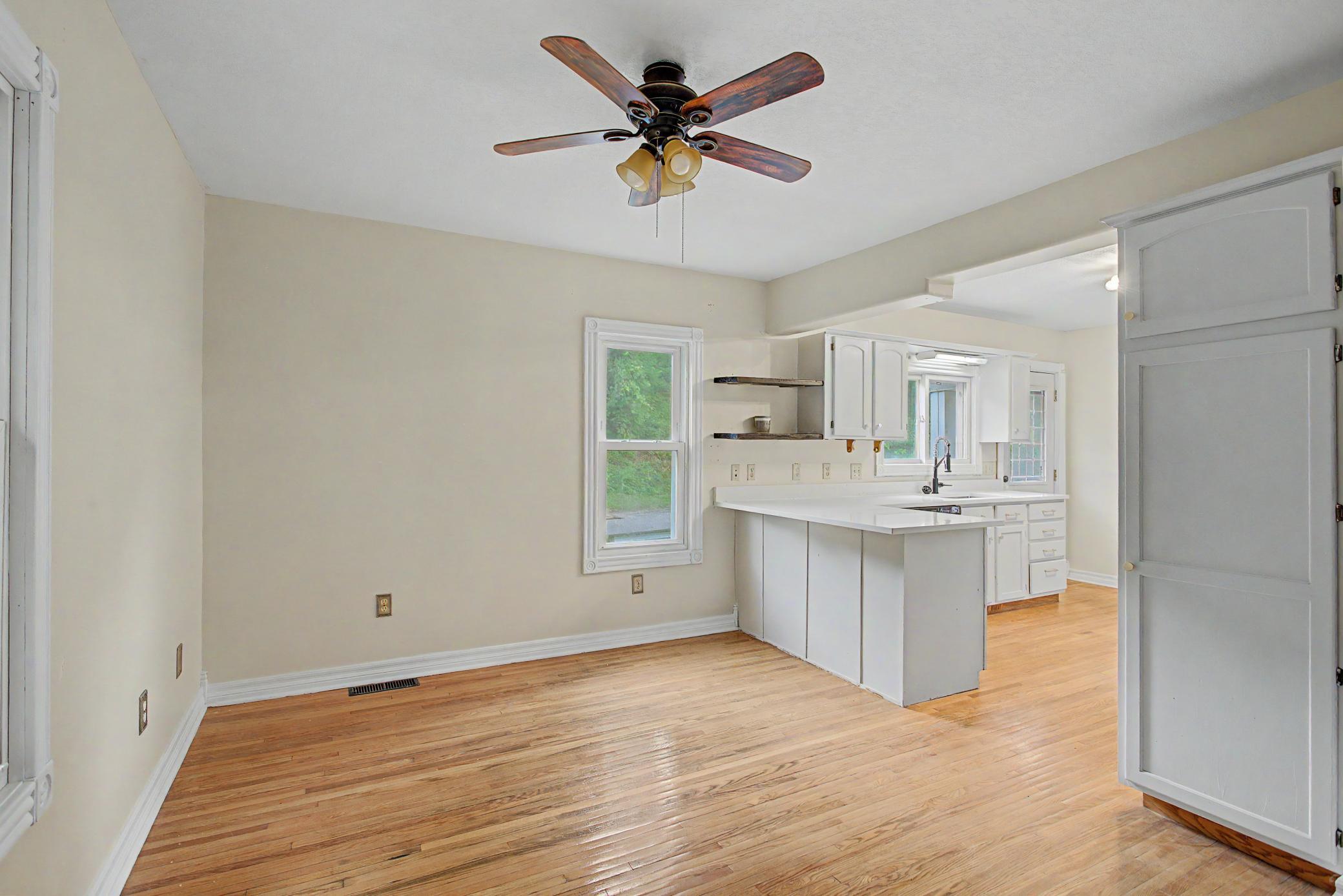 S220 Glade Avenue Property Photo 22