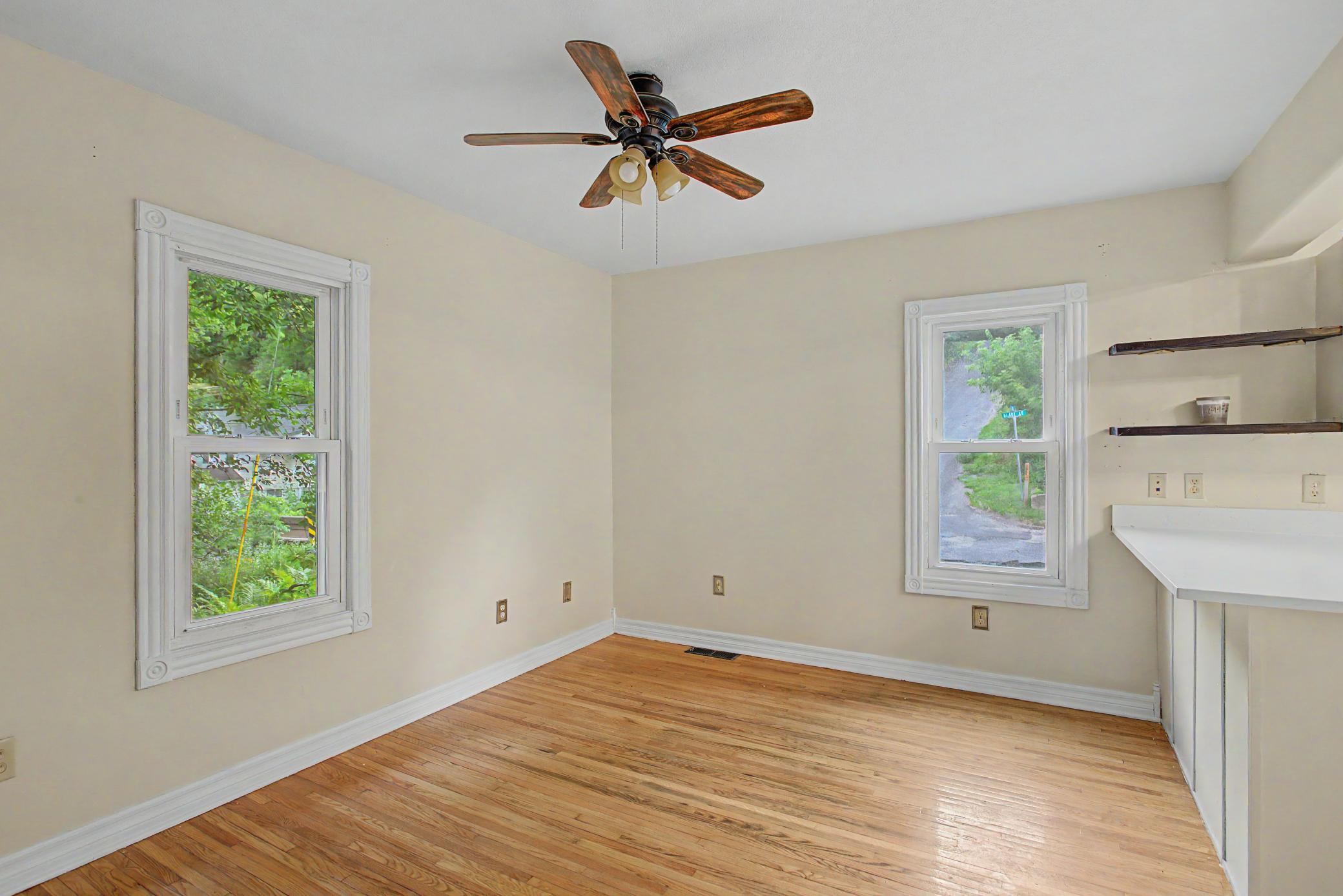 S220 Glade Avenue Property Photo 23