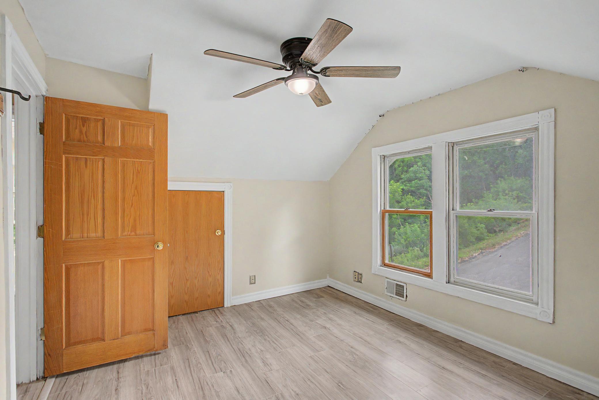 S220 Glade Avenue Property Photo 34