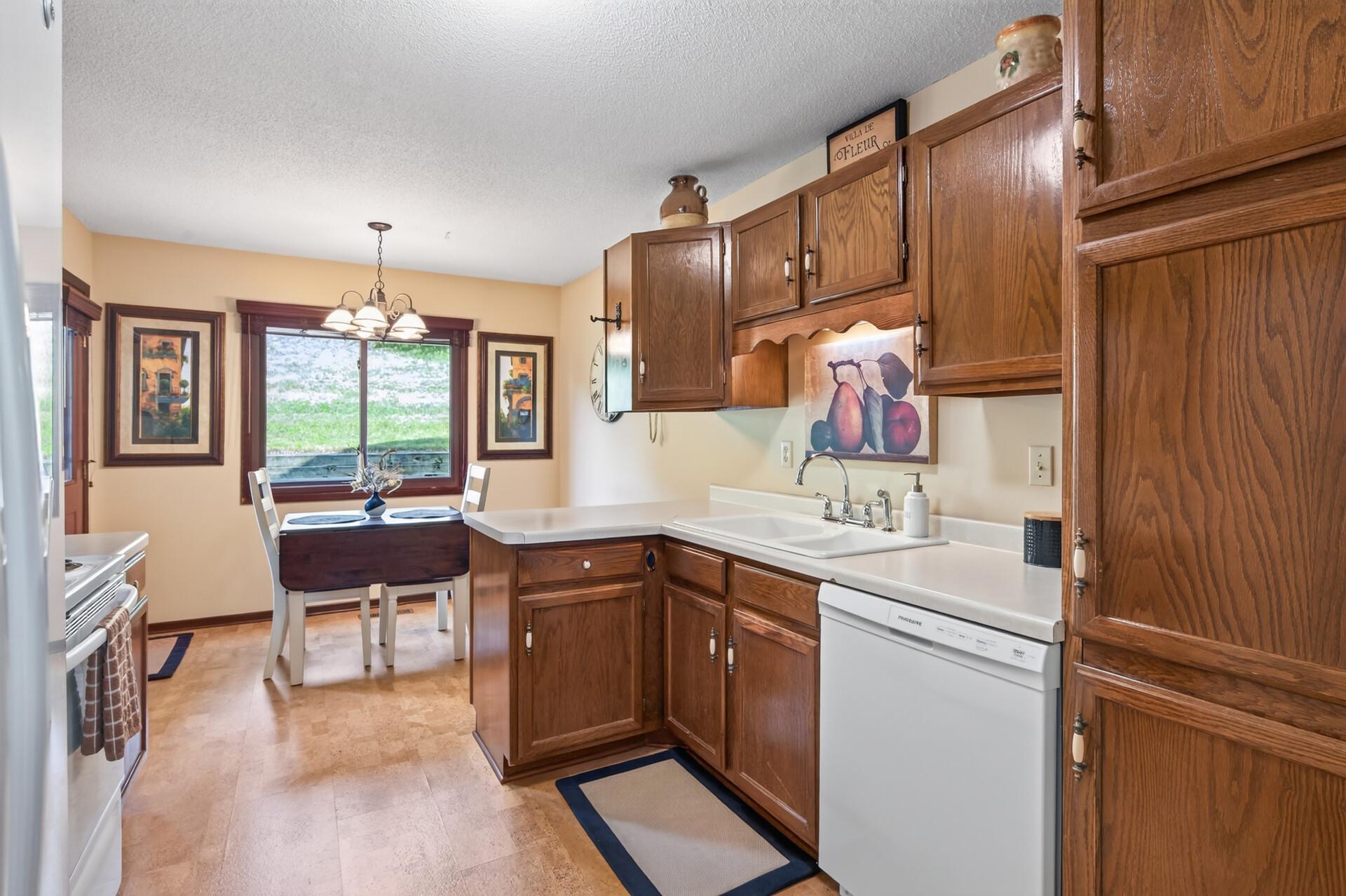 5217 Balmoral Lane Property Photo 9