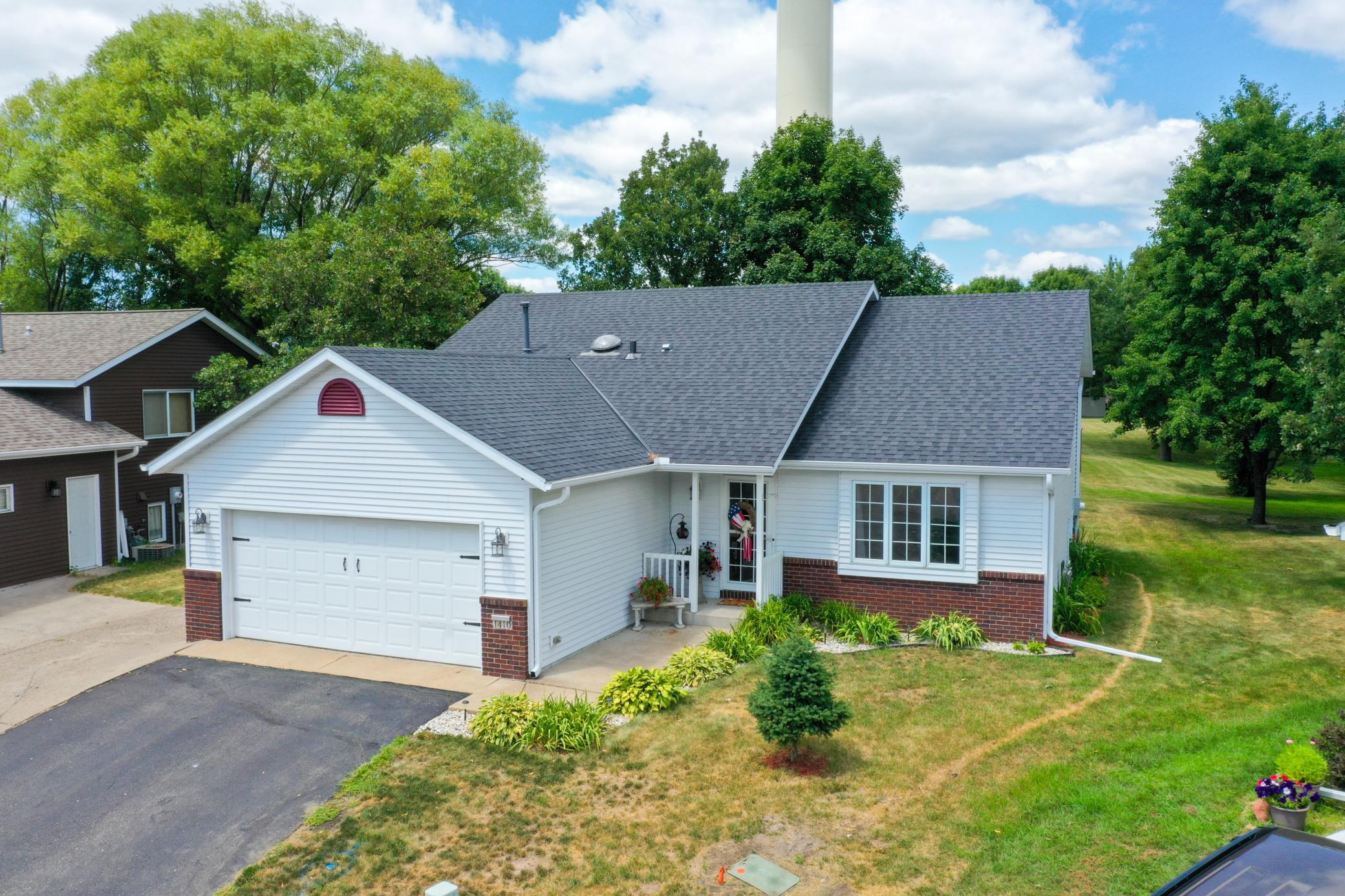 1410 Summit Avenue N Property Photo 2