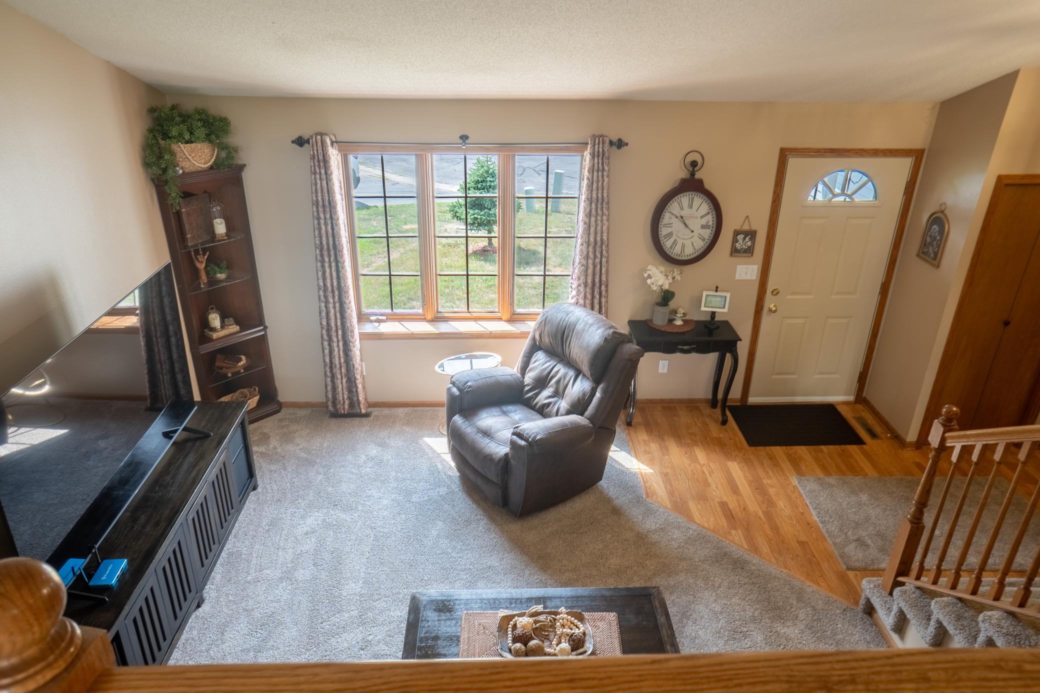 1410 Summit Avenue N Property Photo 8