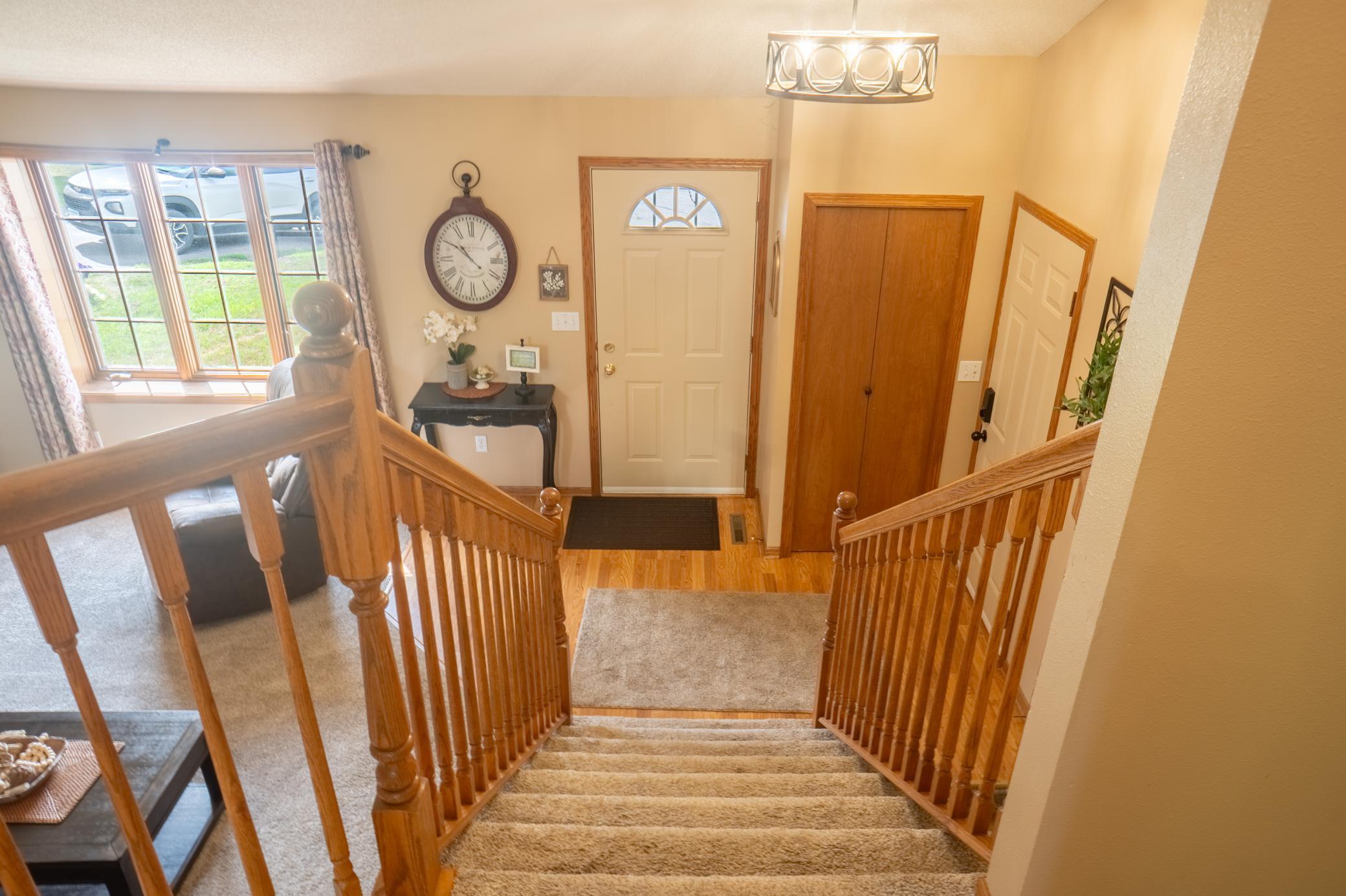 1410 Summit Avenue N Property Photo 9