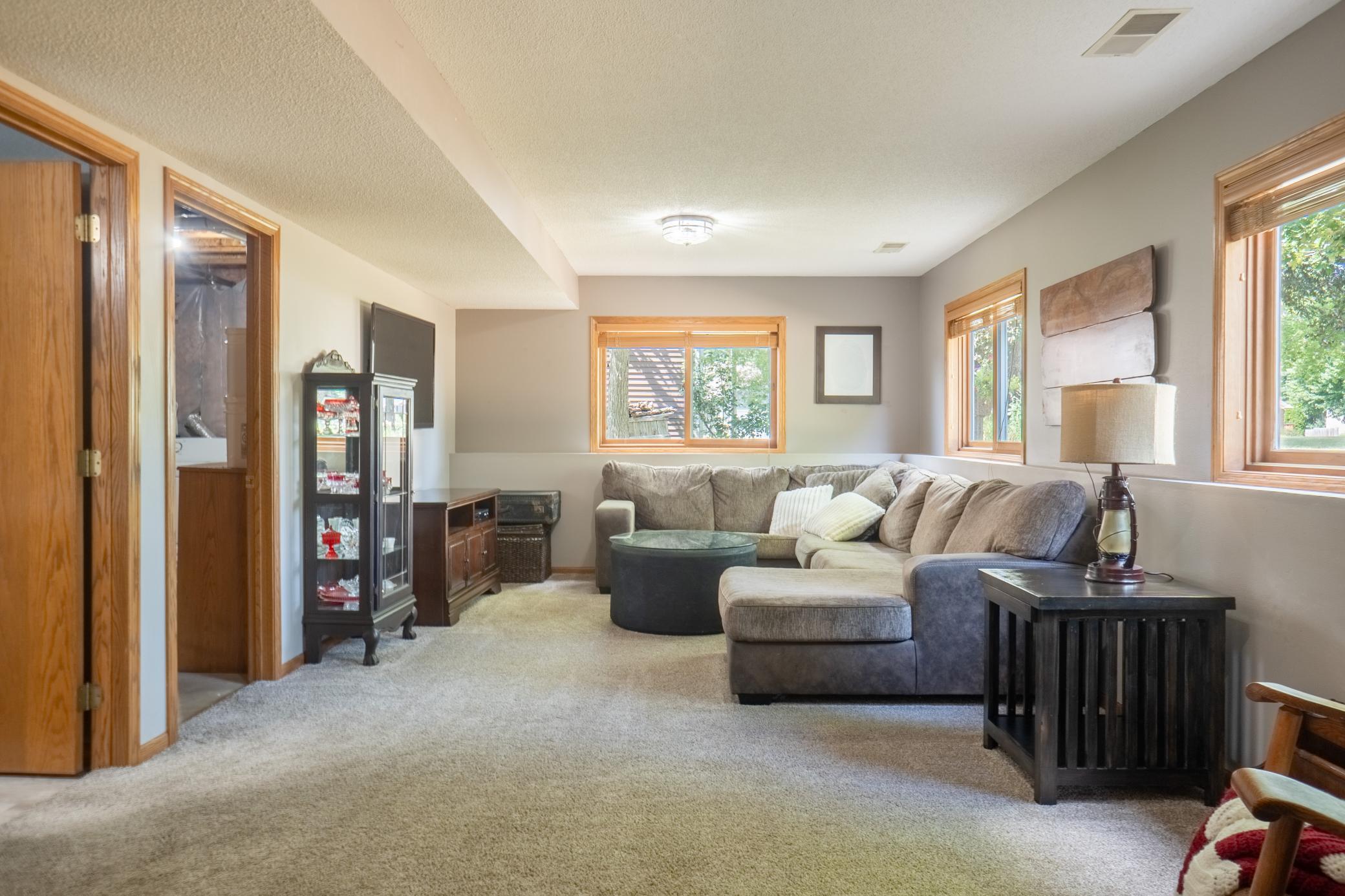 1410 Summit Avenue N Property Photo 20
