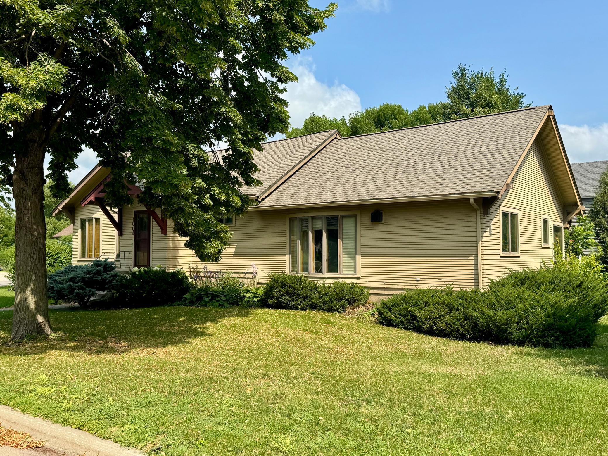 1008 W Ash Avenue Property Photo 4