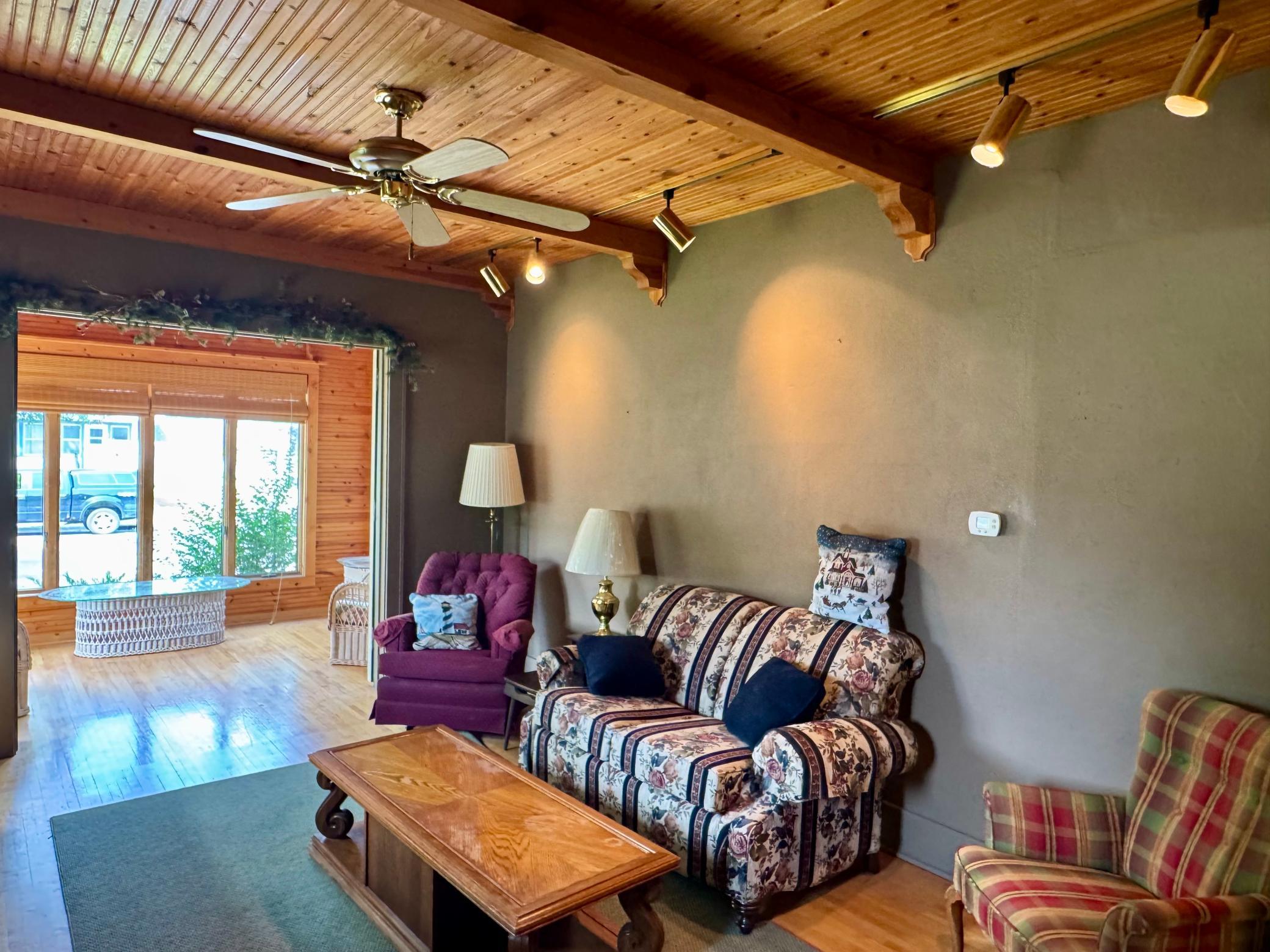 1008 W Ash Avenue Property Photo 15