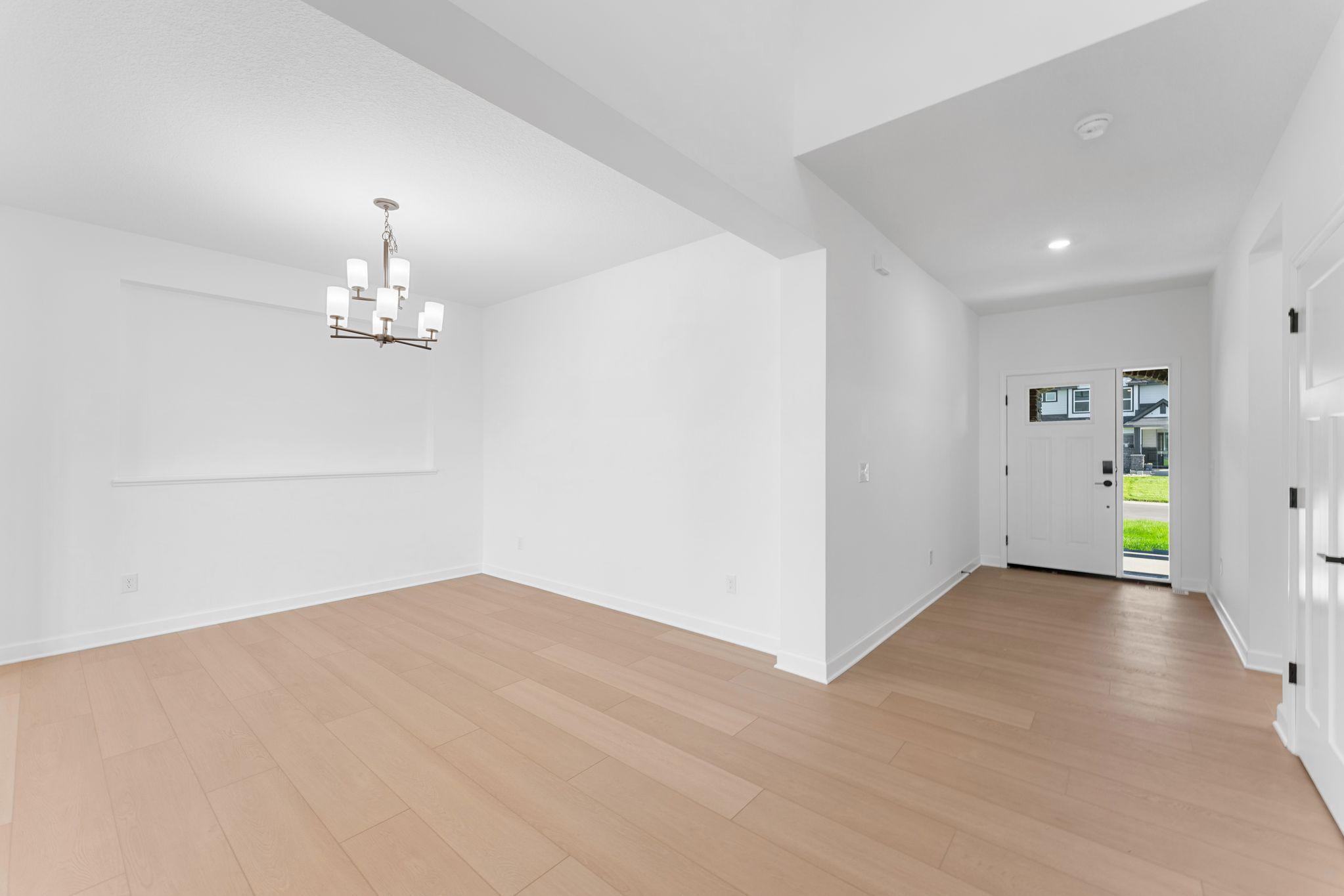 9807 49th Place Ne Property Photo 4