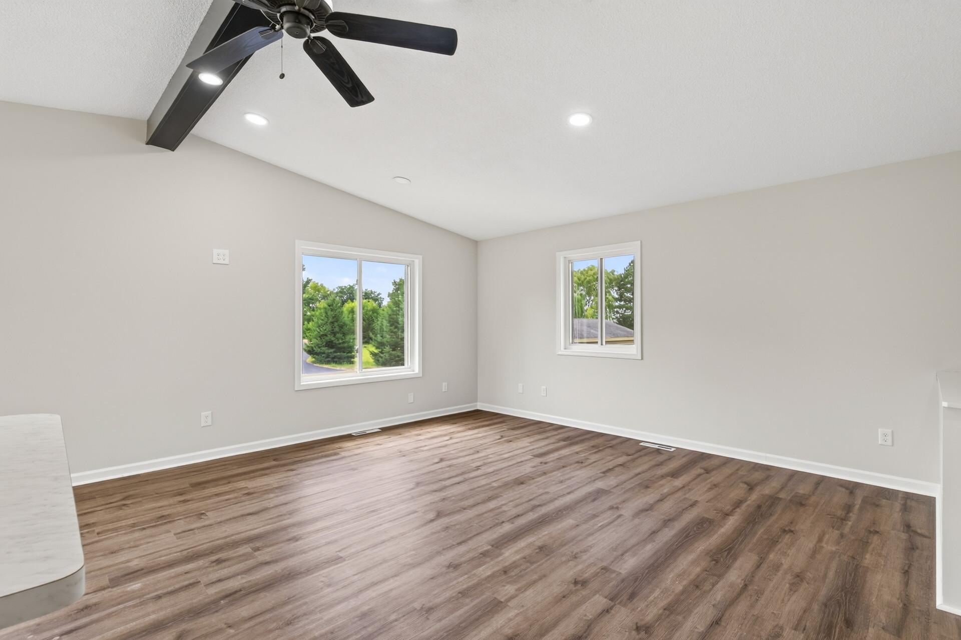 42275 Harder Avenue Property Photo 6