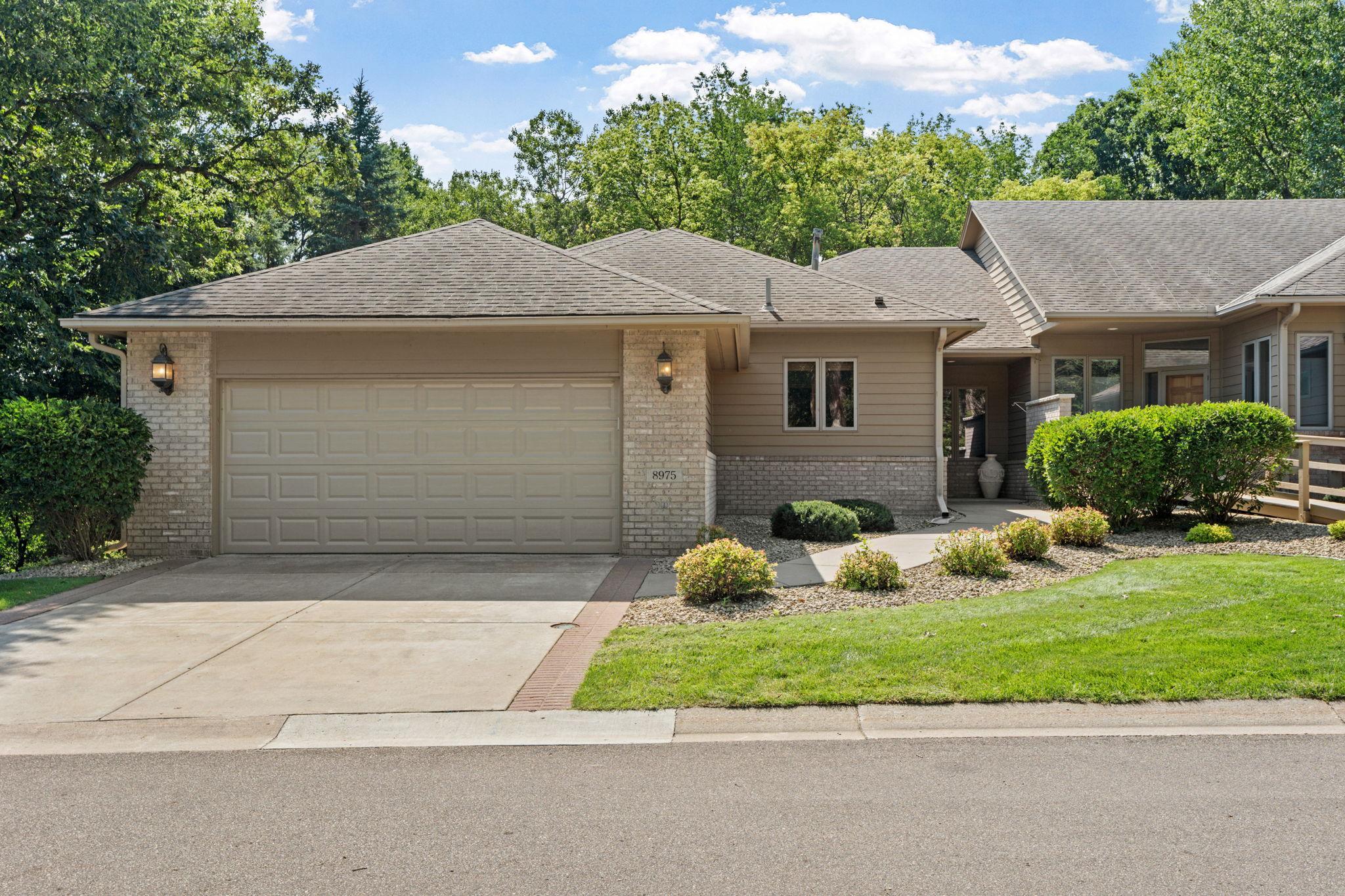 8975 Hunters Way Property Photo 1