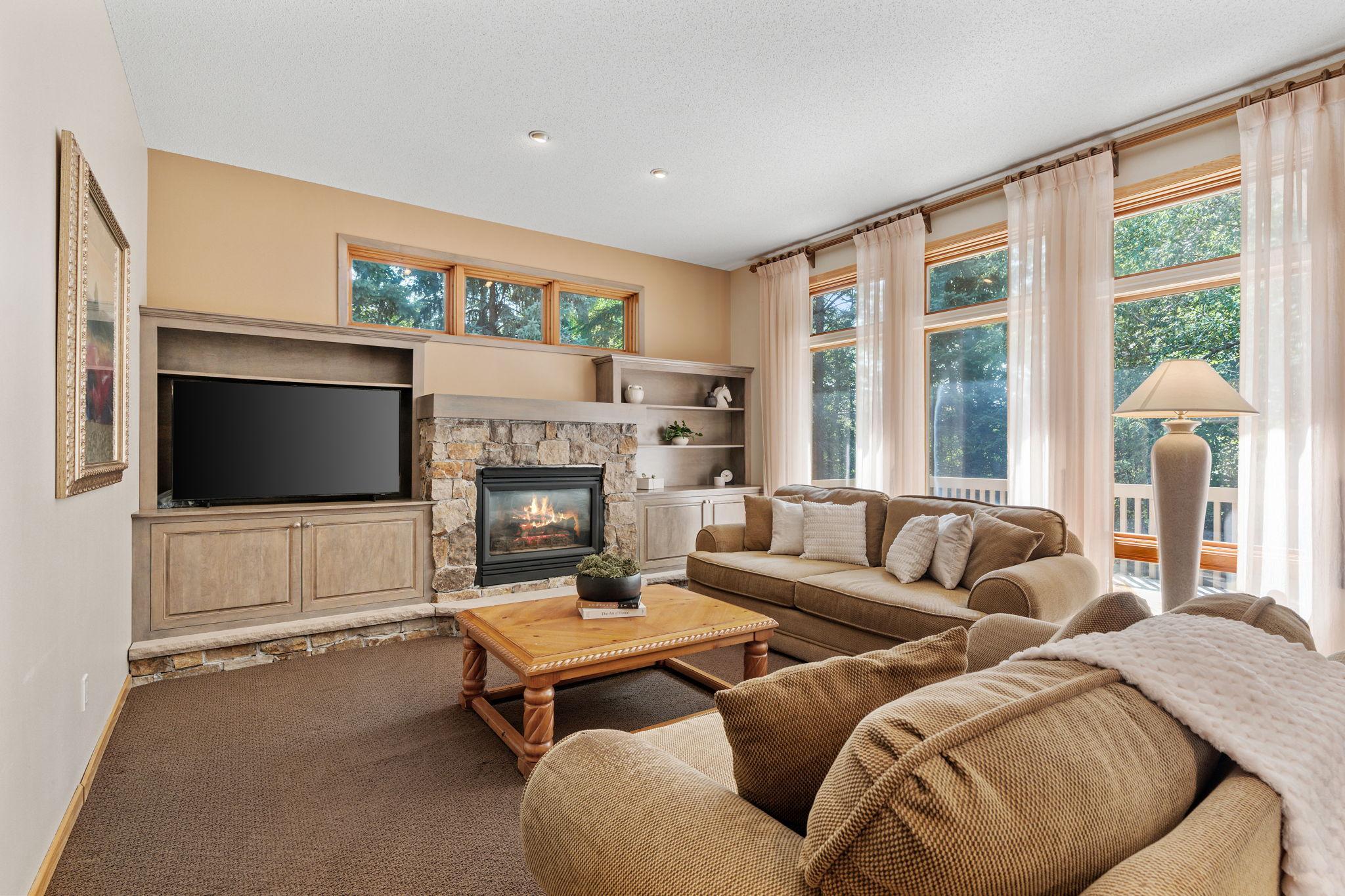 8975 Hunters Way Property Photo 4